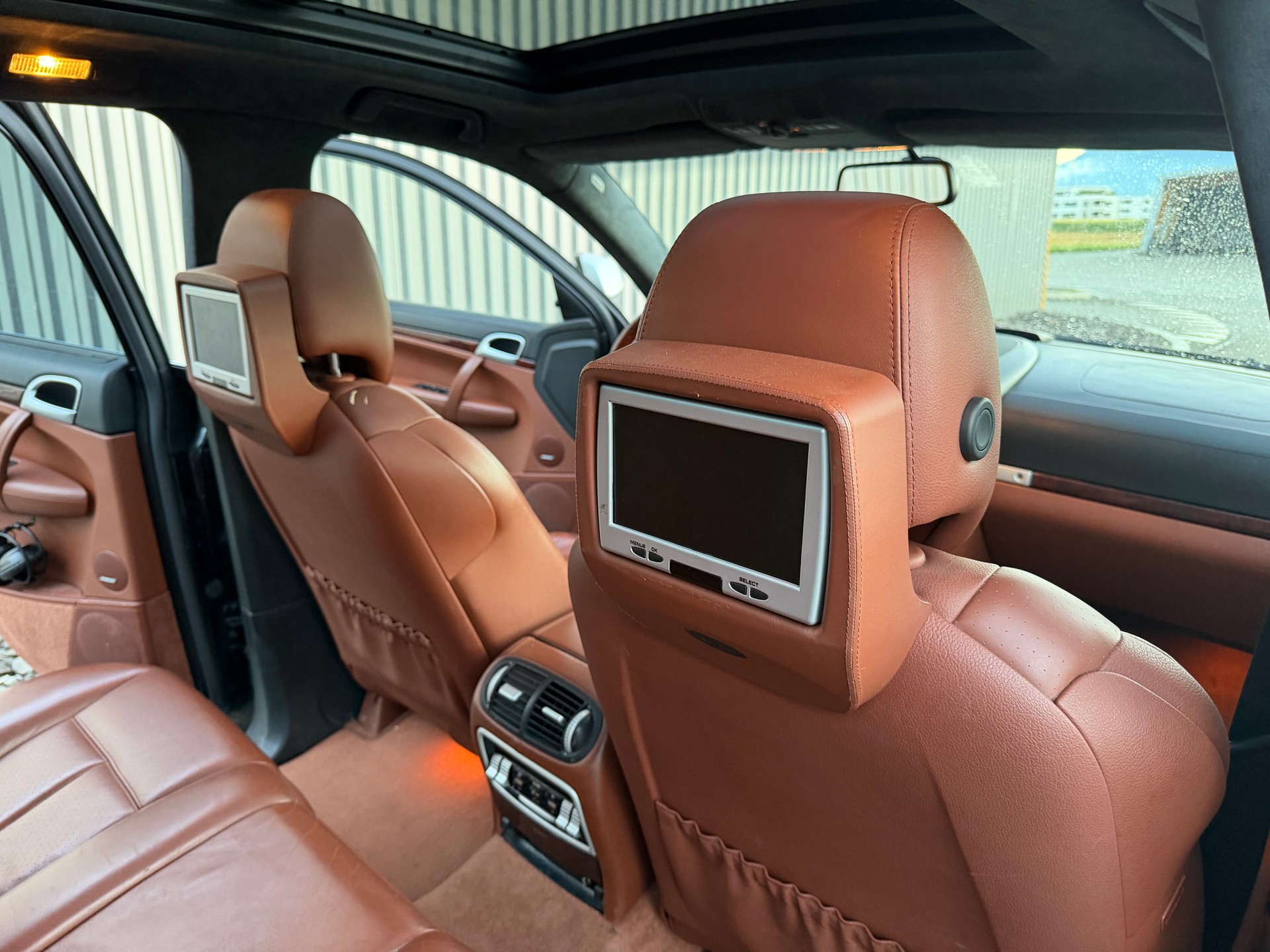 PORSCHE Cayenne Turbo-image-28