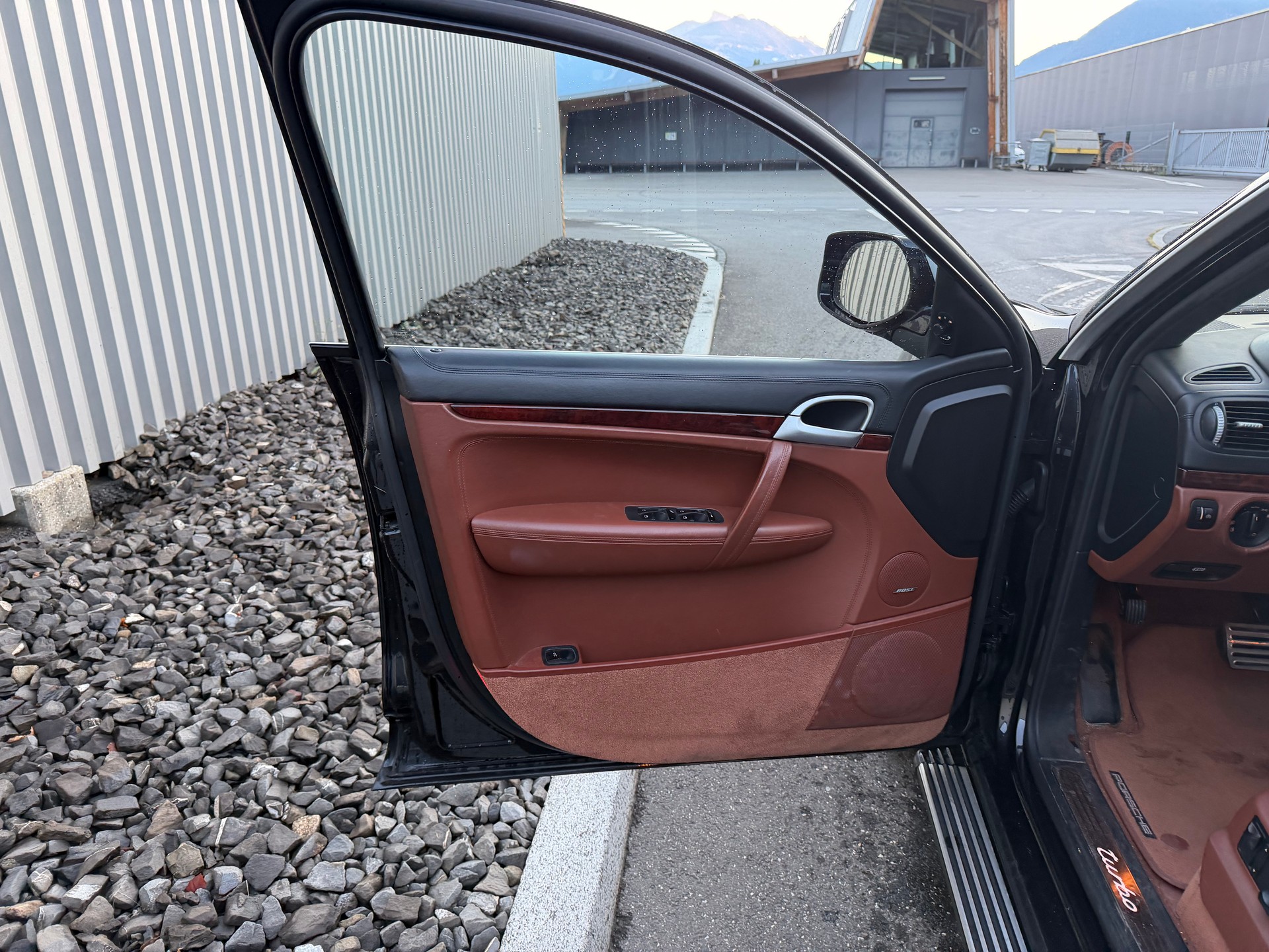 PORSCHE Cayenne Turbo-image-17