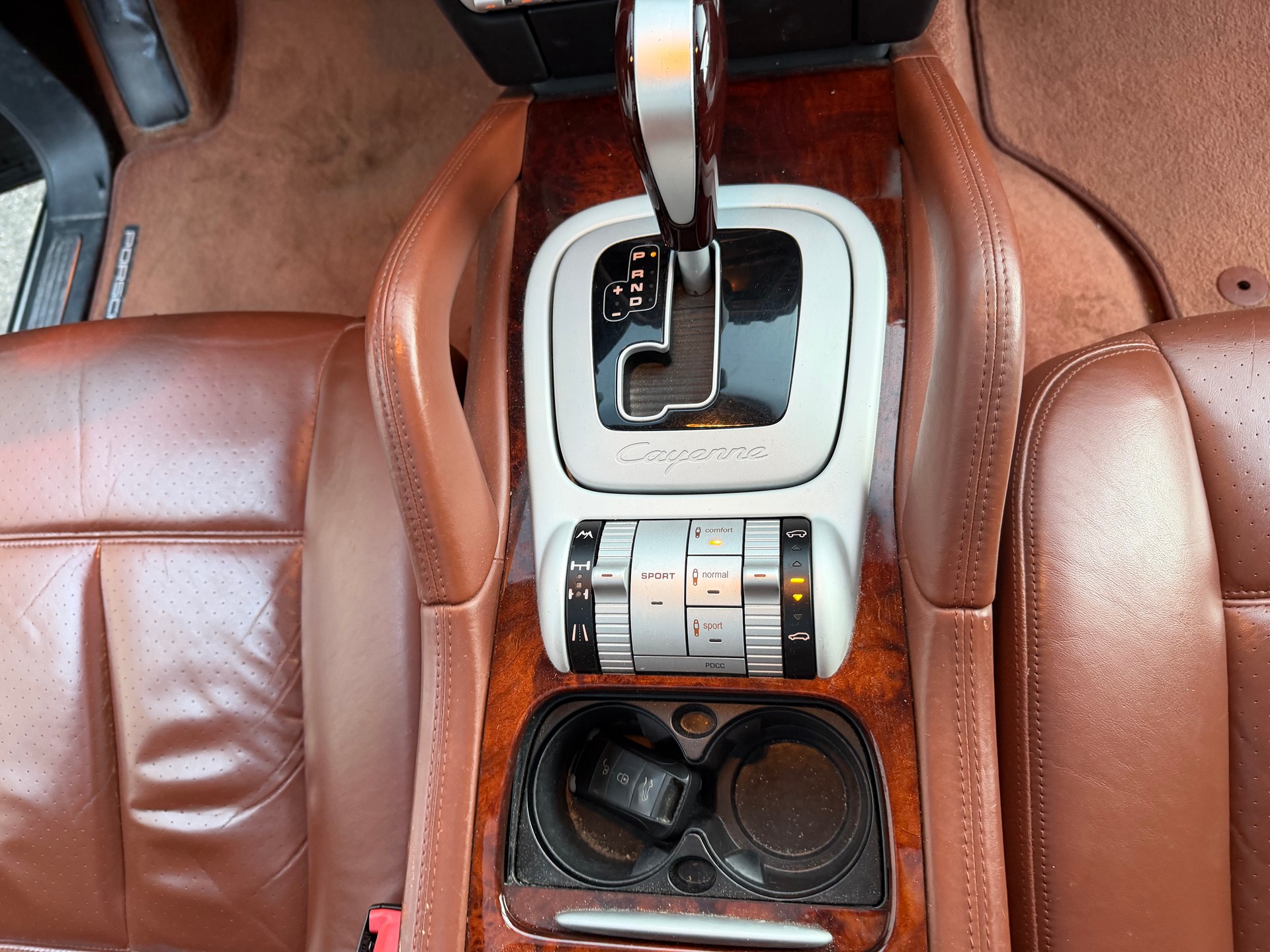 PORSCHE Cayenne Turbo-image-26