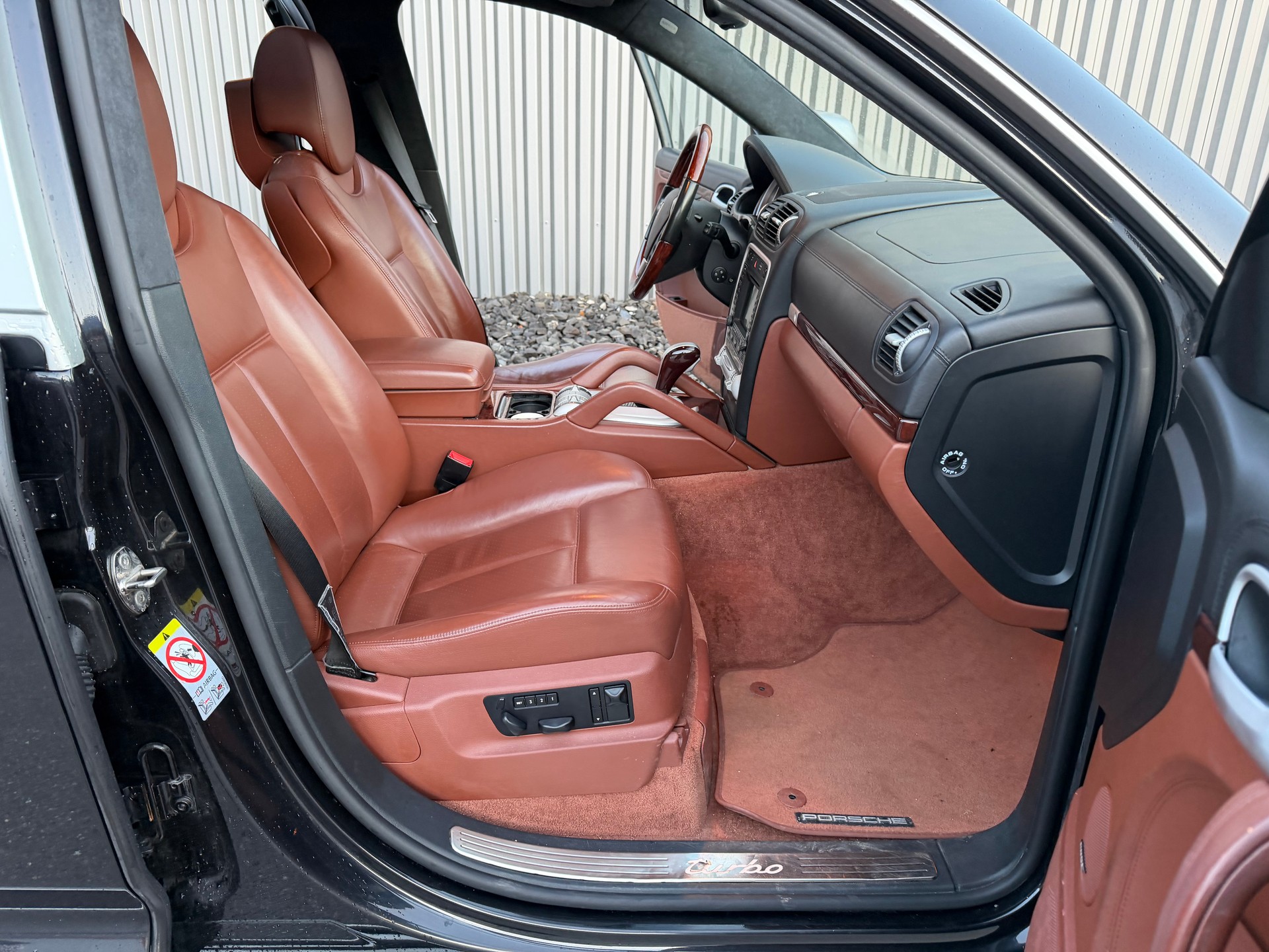PORSCHE Cayenne Turbo-image-23