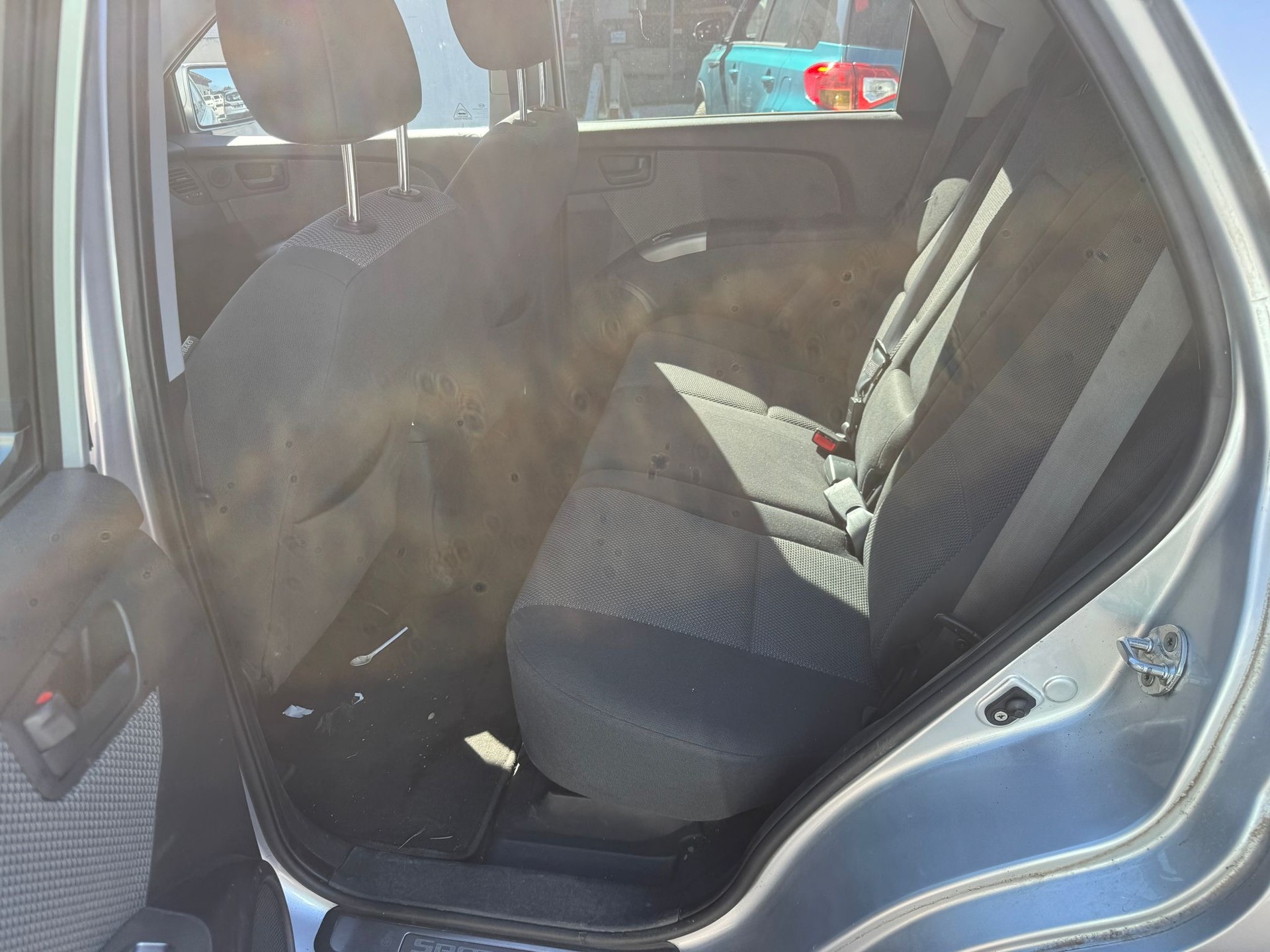 KIA Sportage 2.0 CRDi Style-image-8
