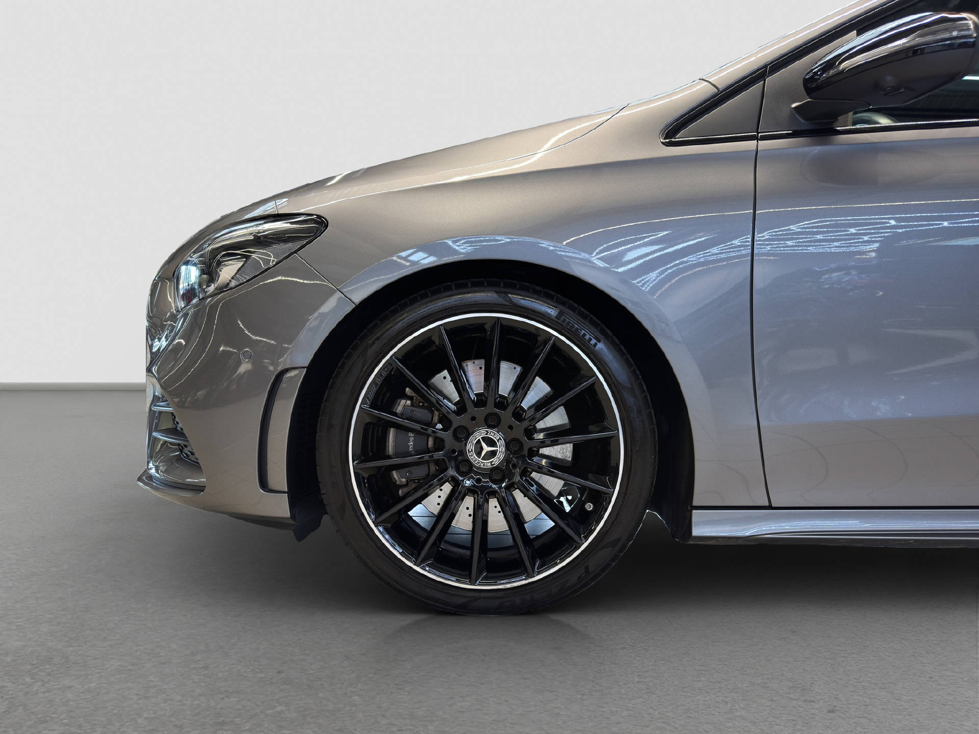 MERCEDES-BENZ B 250 AMG Line 4MATIC-image-5