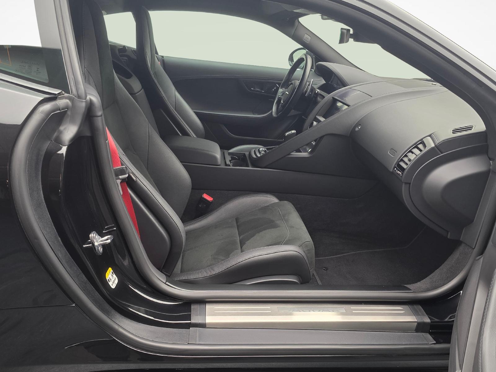 JAGUAR F-Type Coupé 2.0 R-Dynamic-image-9