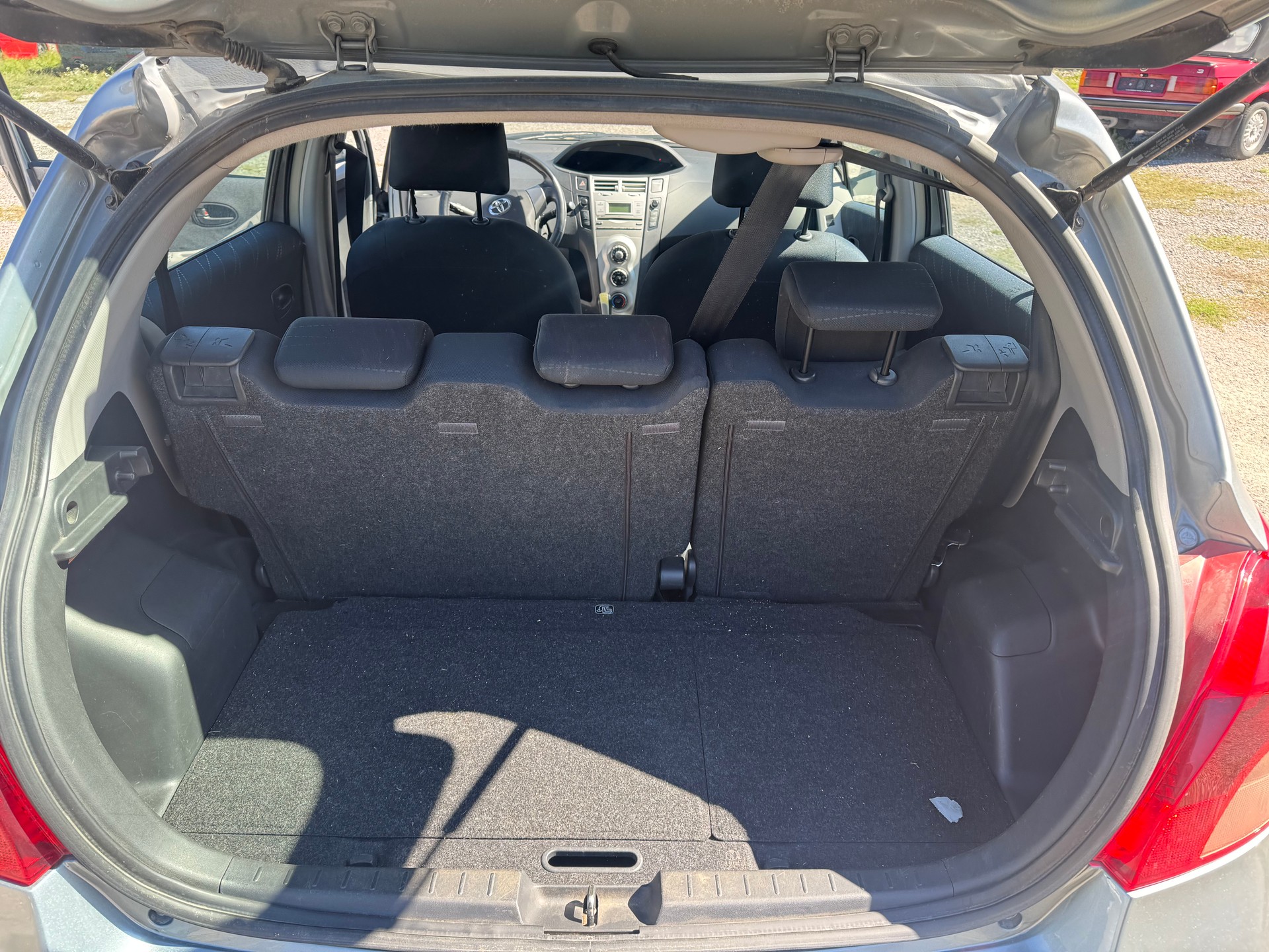 TOYOTA Yaris 1.3 Linea Sol-image-10