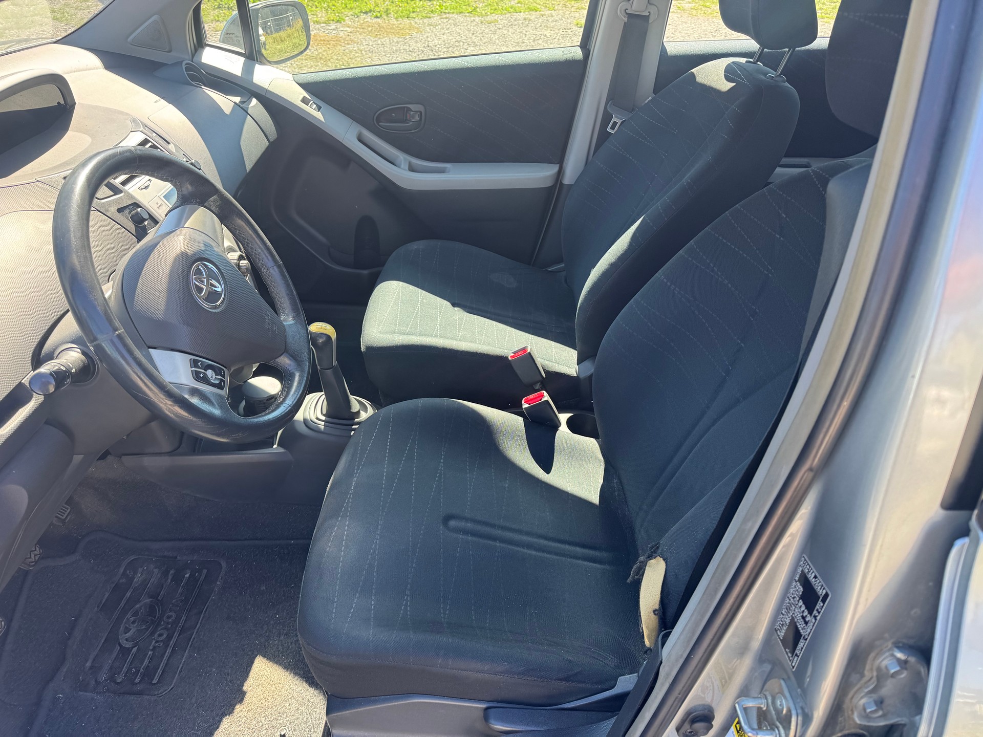 TOYOTA Yaris 1.3 Linea Sol-image-7