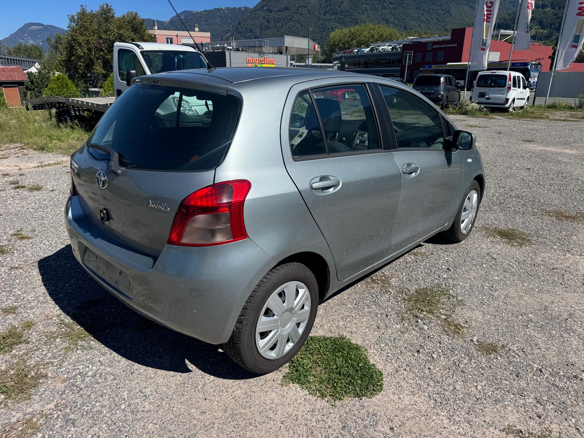 TOYOTA Yaris 1.3 Linea Sol-image-4
