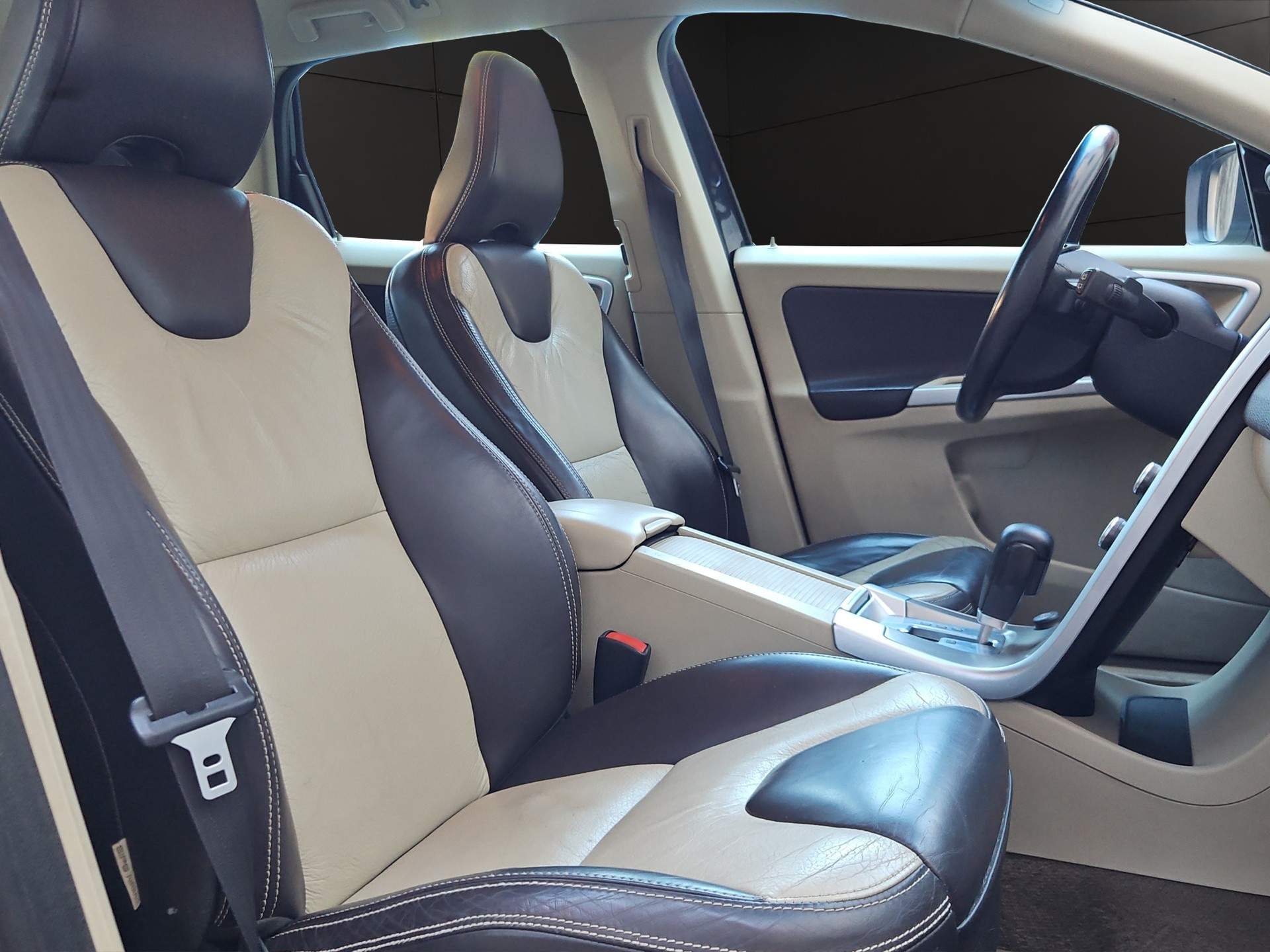 VOLVO XC60 T6 AWD Summum Geartronic-image-17