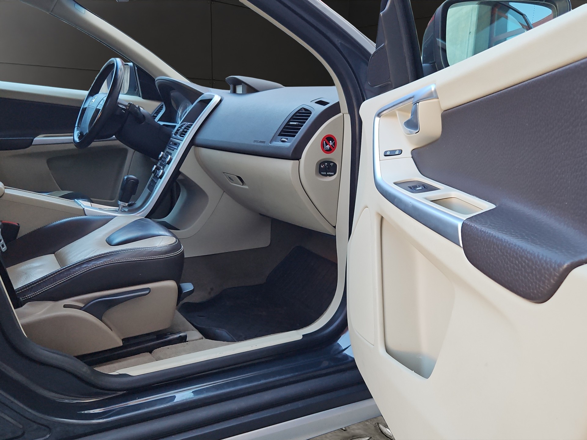 VOLVO XC60 T6 AWD Summum Geartronic-image-19