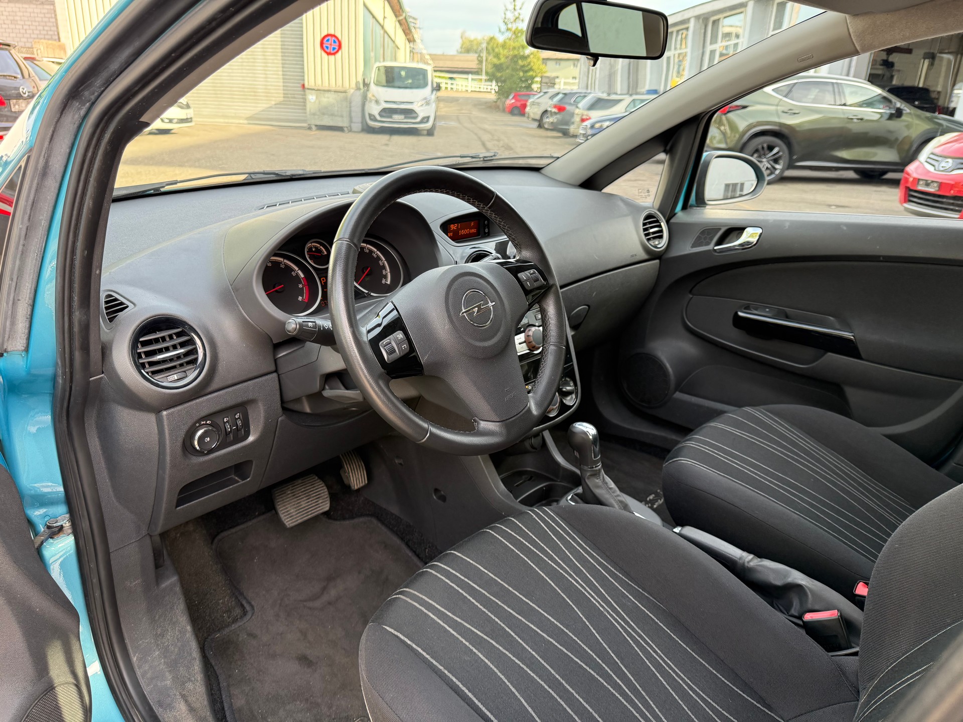 OPEL Corsa 1.4 TP Anniversary Automatic-image-5