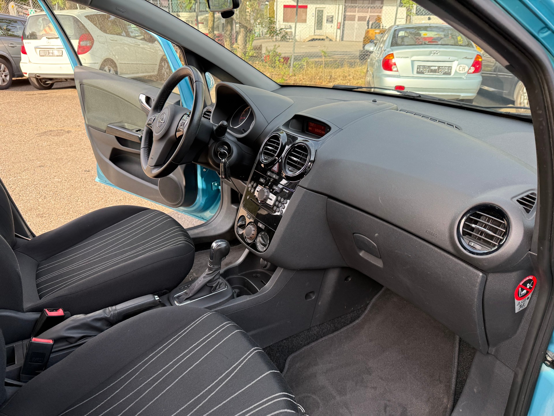 OPEL Corsa 1.4 TP Anniversary Automatic-image-6