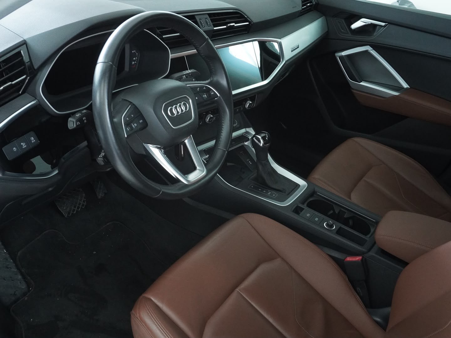 AUDI Q3 45 TFSI advanced quattro S-tronic-image-2