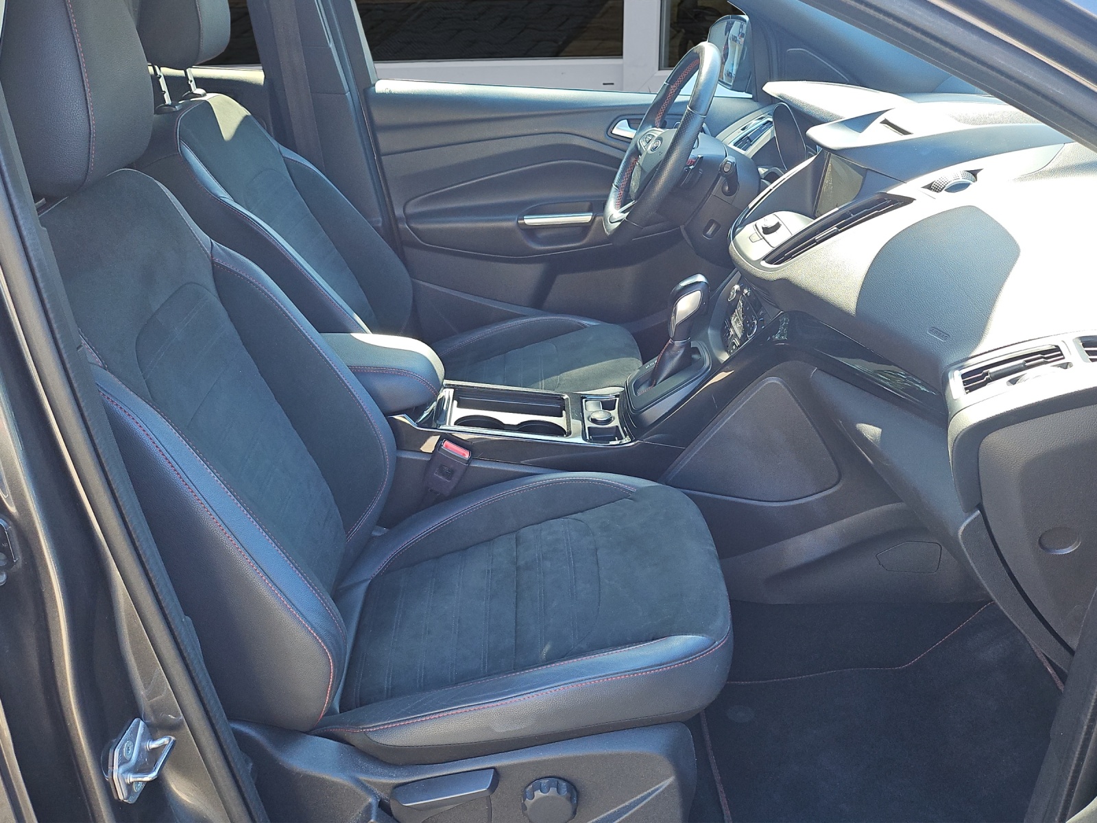 FORD Kuga 2.0 TDCi ST Line High 4WD PowerShift-image-13