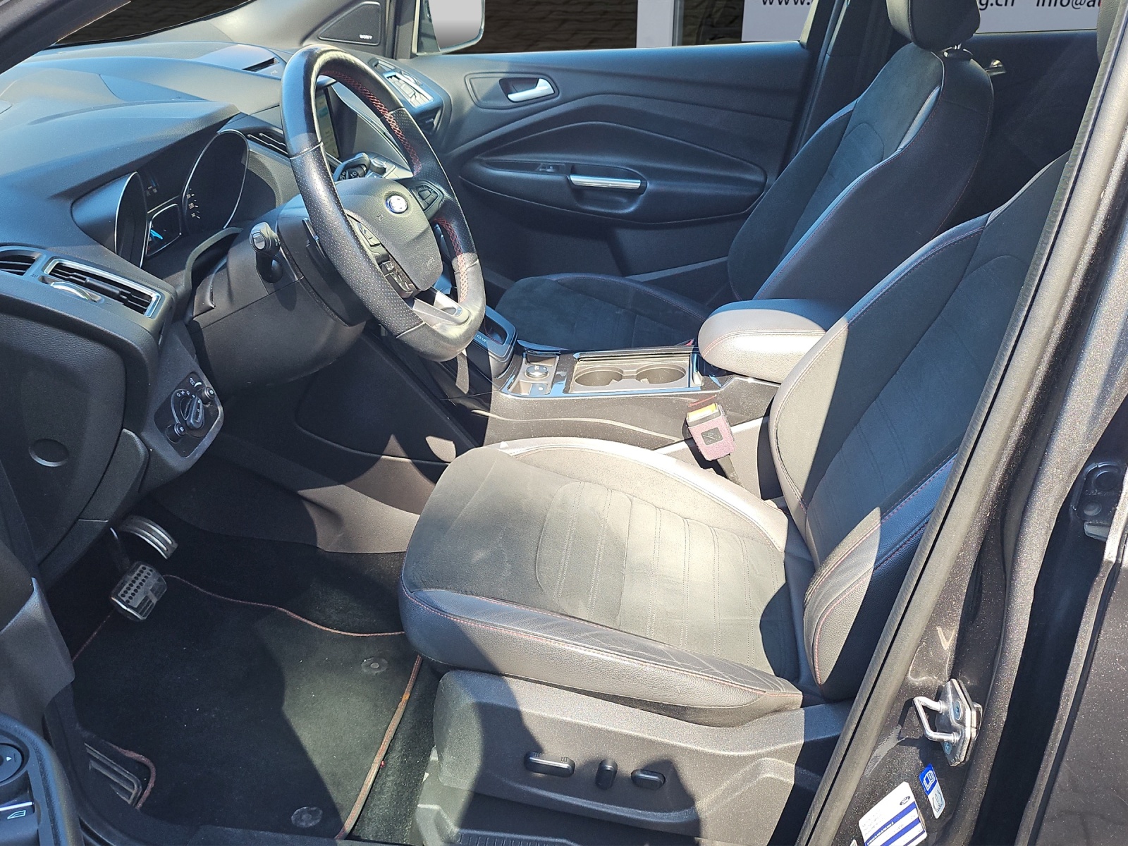 FORD Kuga 2.0 TDCi ST Line High 4WD PowerShift-image-10