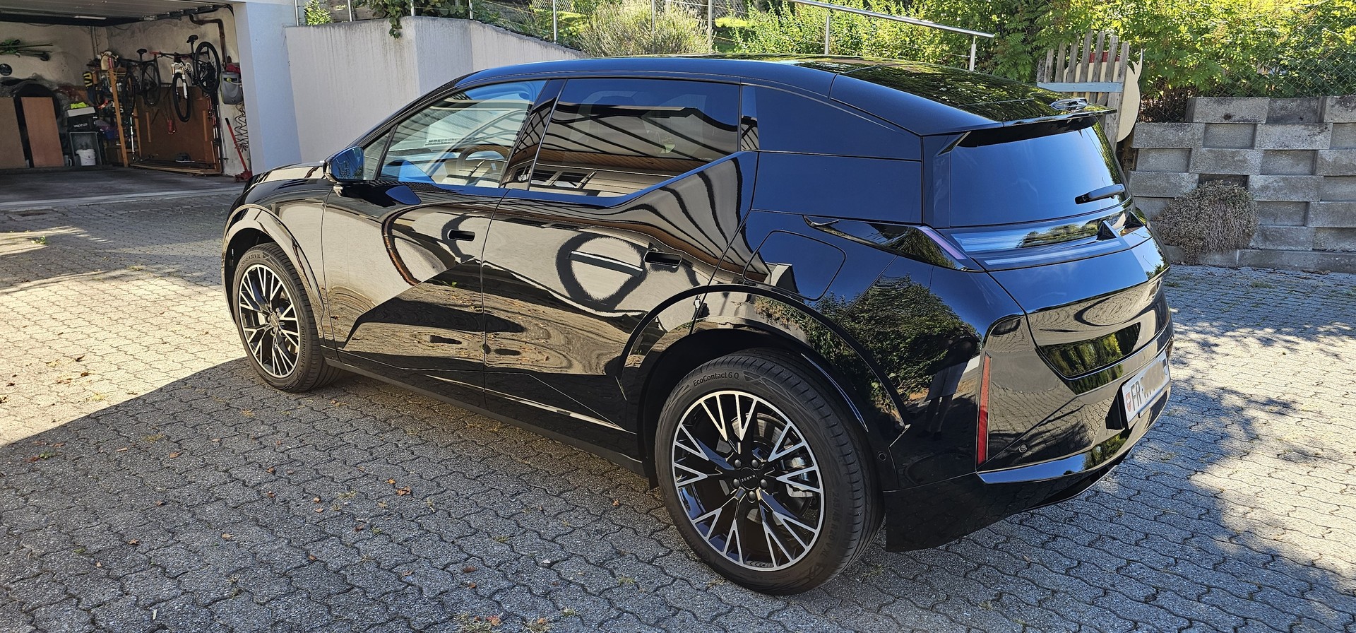 ZEEKR Privilege AWD-image-1