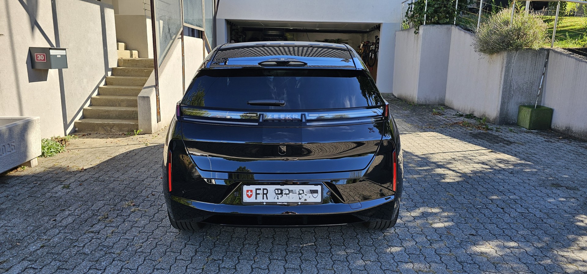 ZEEKR Privilege AWD-image-3