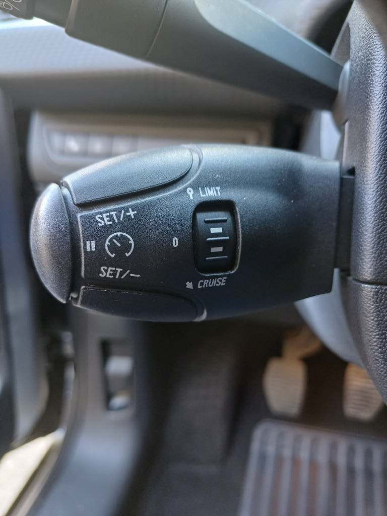PEUGEOT 2008 1.2 PureTech 110 Allure S/S-image-8