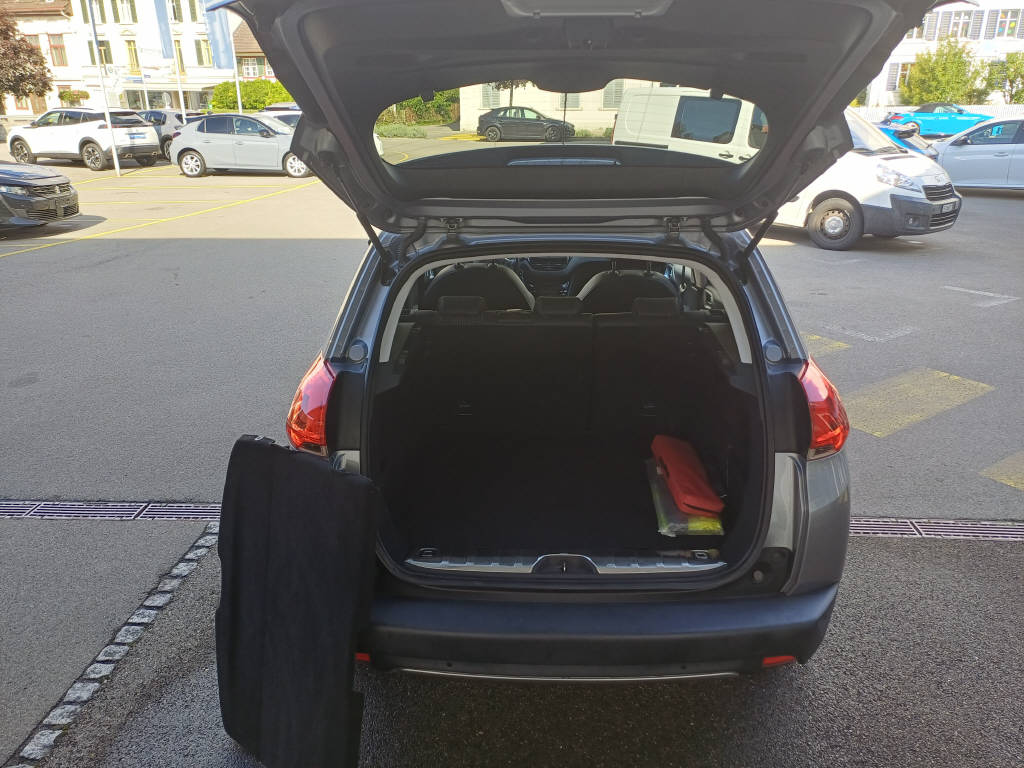 PEUGEOT 2008 1.2 PureTech 110 Allure S/S-image-3