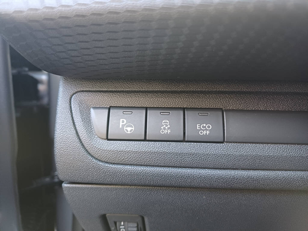 PEUGEOT 2008 1.2 PureTech 110 Allure S/S-image-9