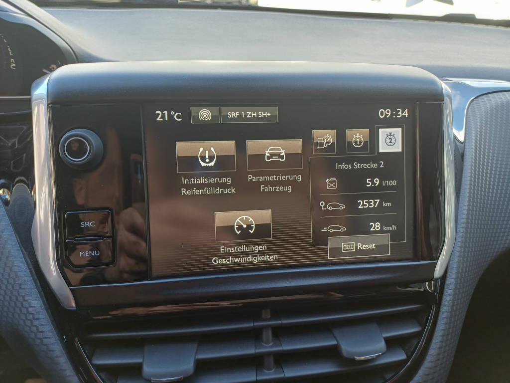 PEUGEOT 2008 1.2 PureTech 110 Allure S/S-image-10