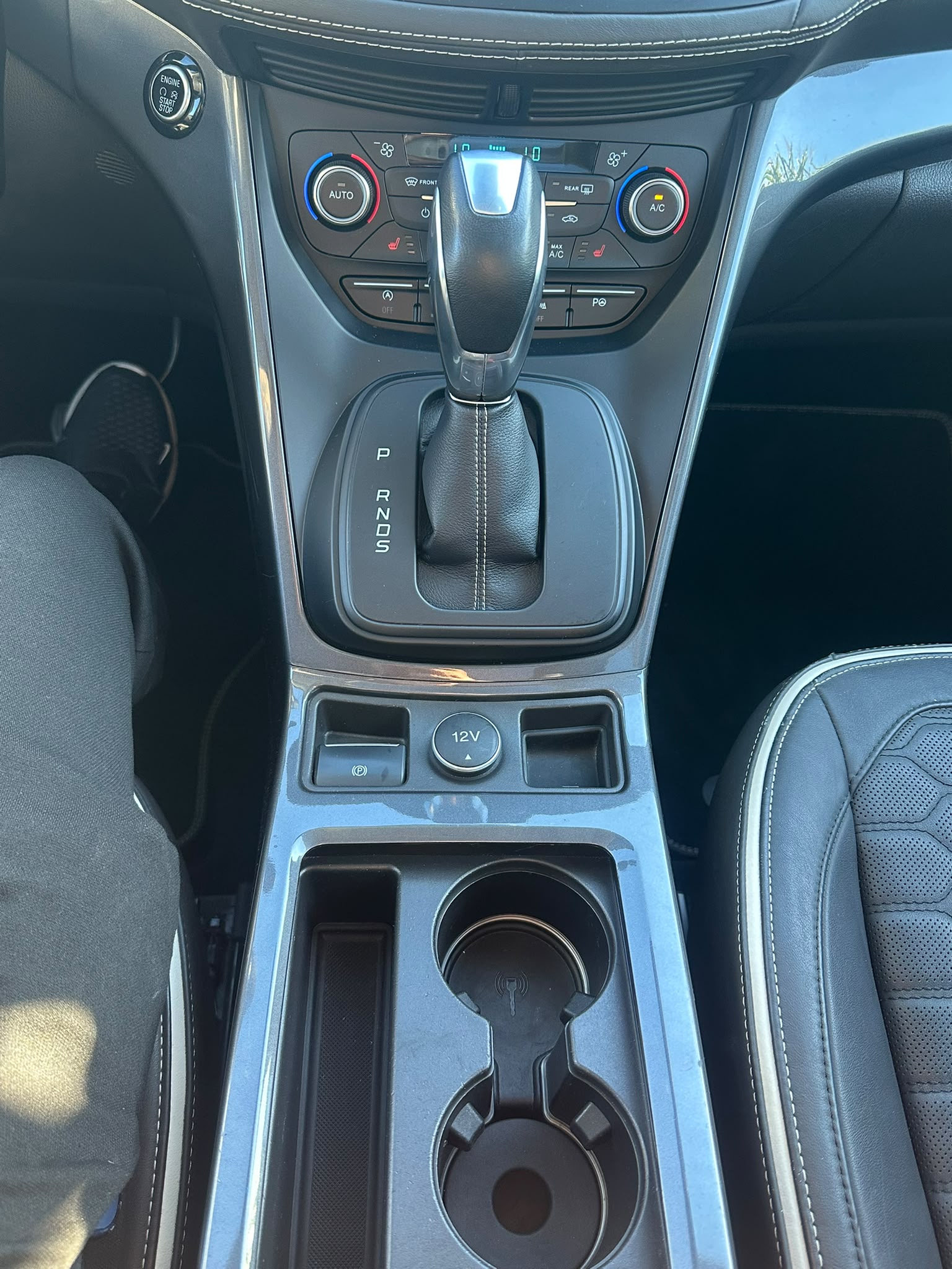 FORD Kuga 2.0 TDCi ST Line 4WD PowerShift-image-23