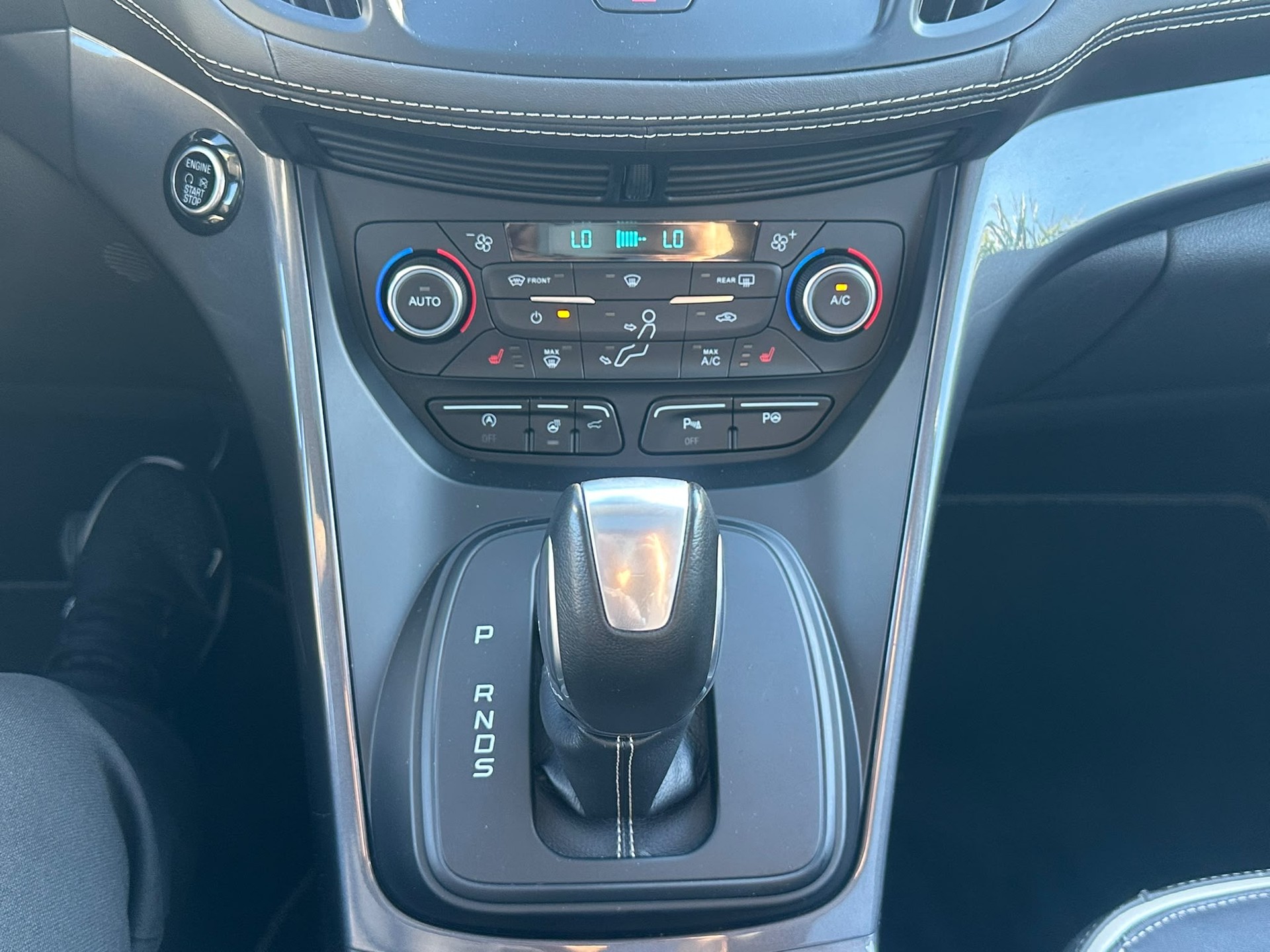 FORD Kuga 2.0 TDCi ST Line 4WD PowerShift-image-22