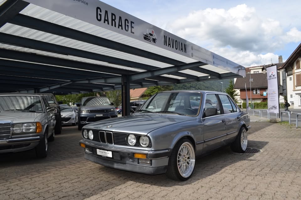 BMW 325-image-0