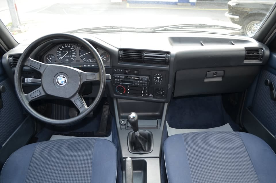 BMW 325-image-6