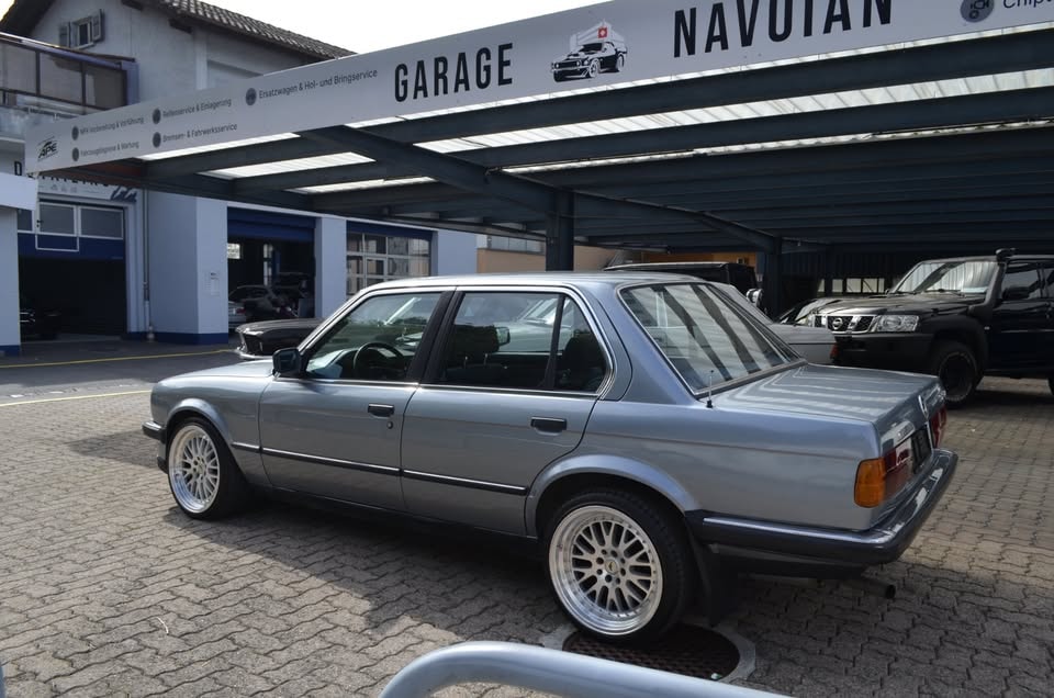 BMW 325-image-3