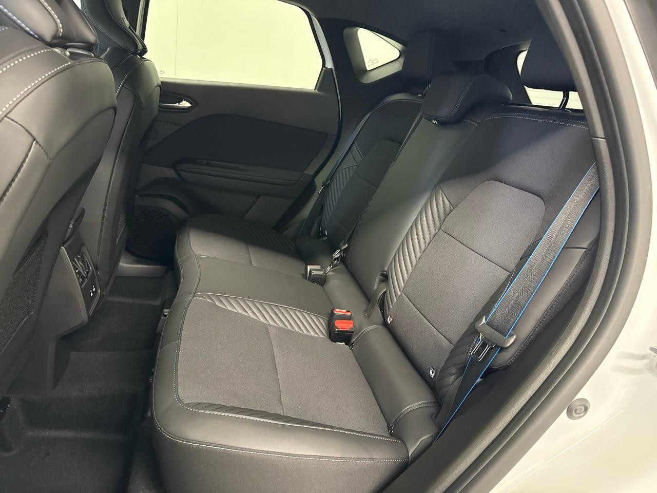 RENAULT Captur 1.8 E-Tech 160 Esprit Alpine DHT-image-10