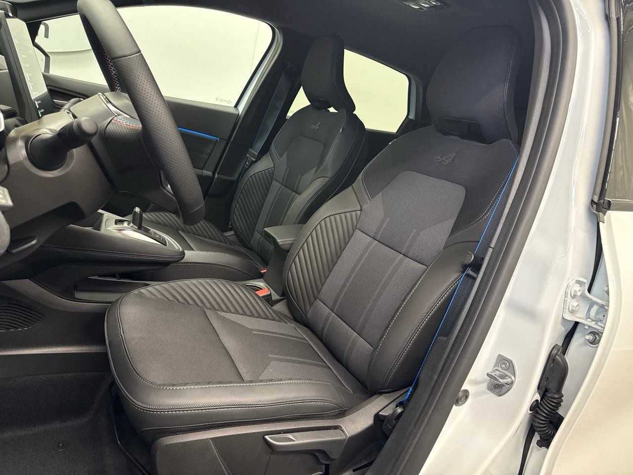 RENAULT Captur 1.8 E-Tech 160 Esprit Alpine DHT-image-3