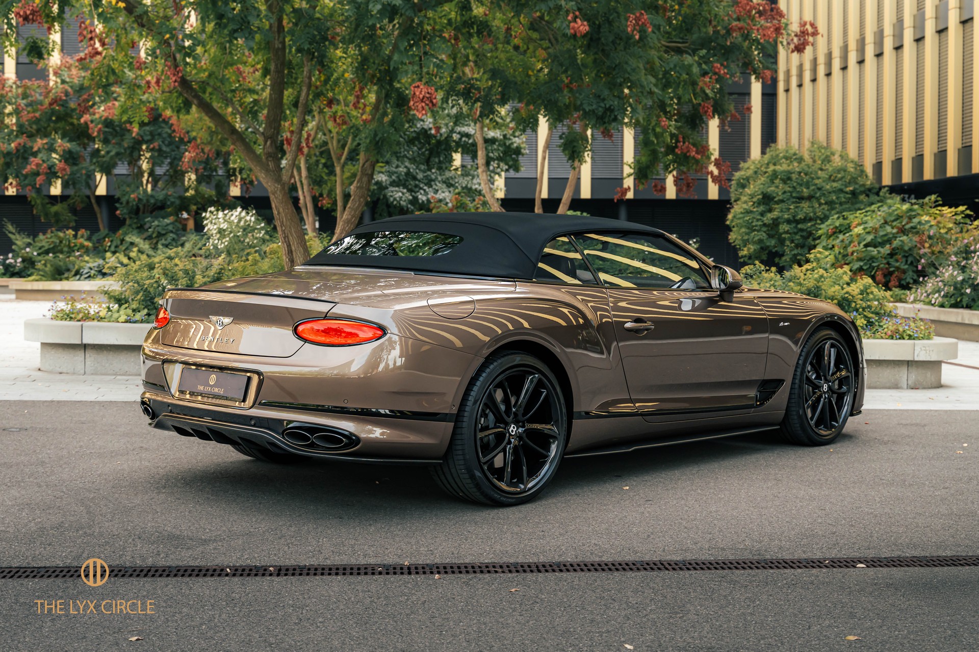 BENTLEY Continental GTC 4.0 V8 Azure-image-7