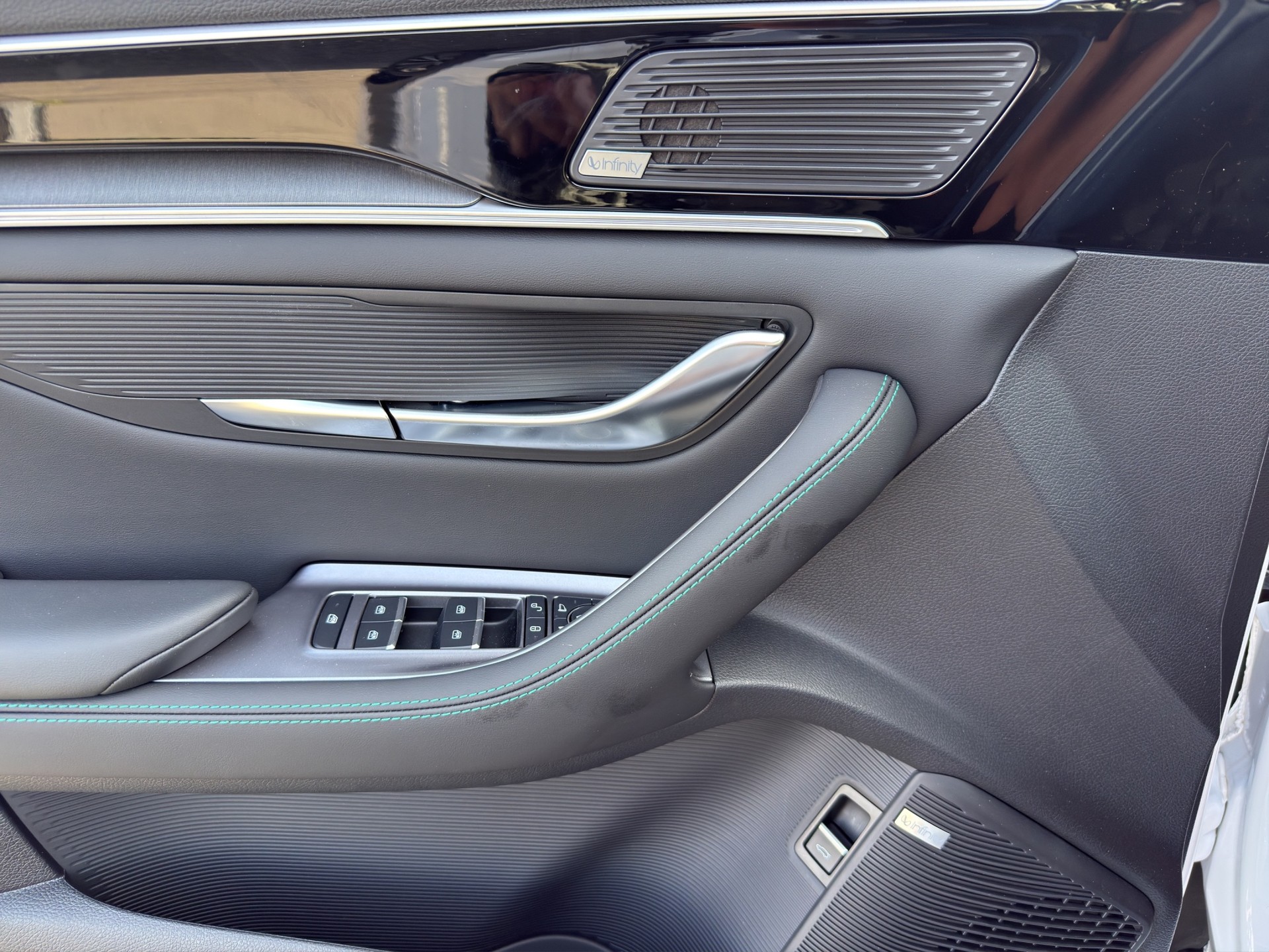 BYD Seal U DM-i Design AWD-image-8