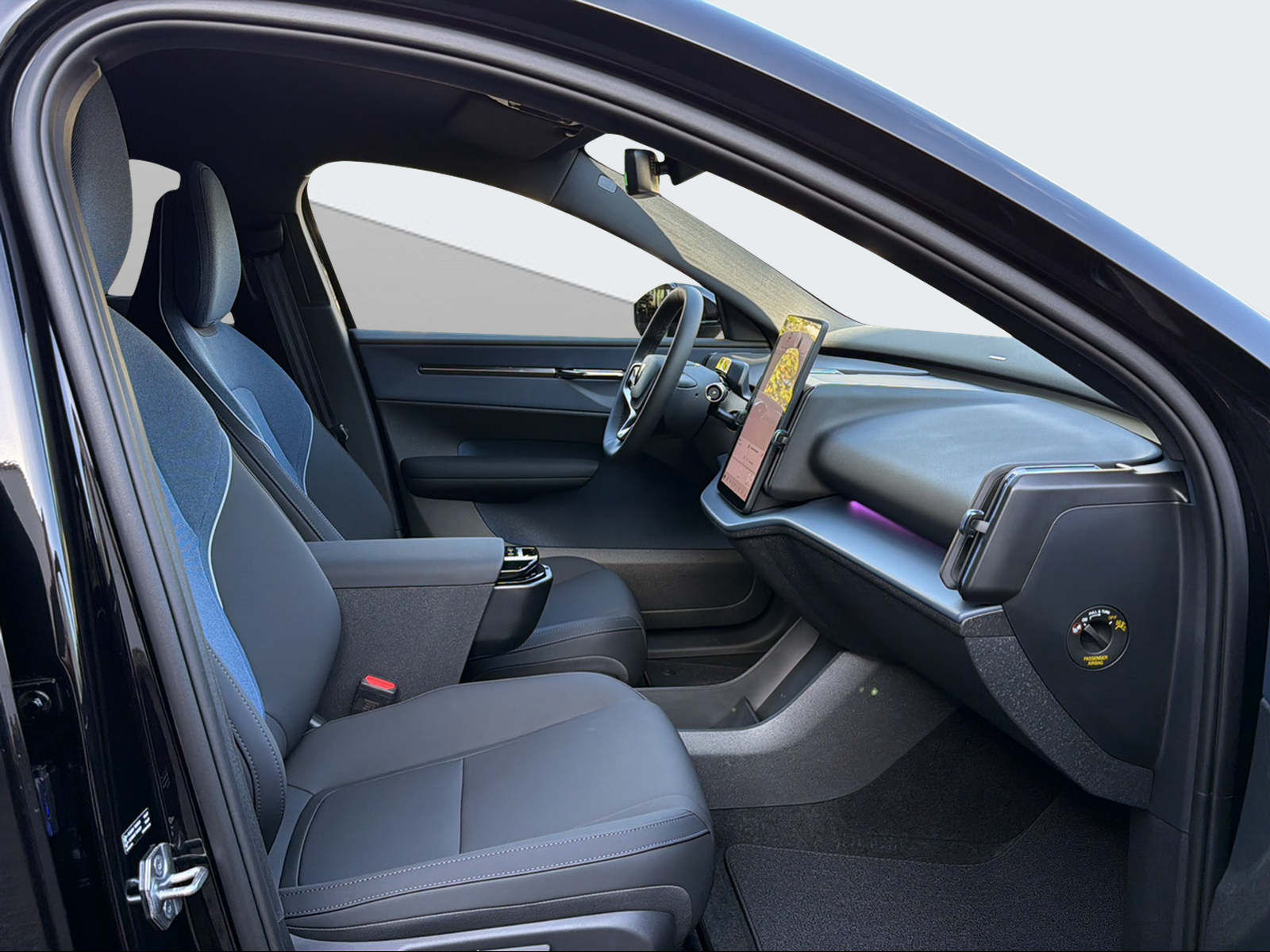 VOLVO EX30 P8 Plus AWD-image-13