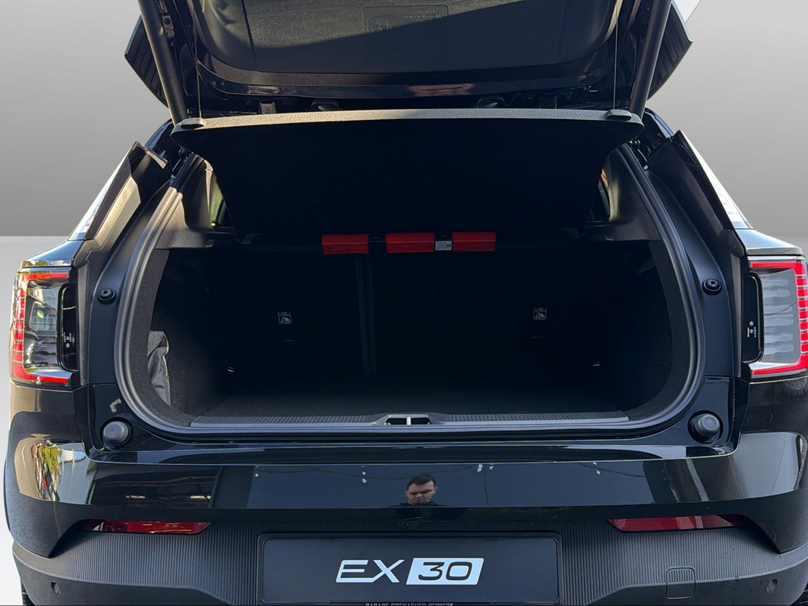 VOLVO EX30 P8 Plus AWD-image-9