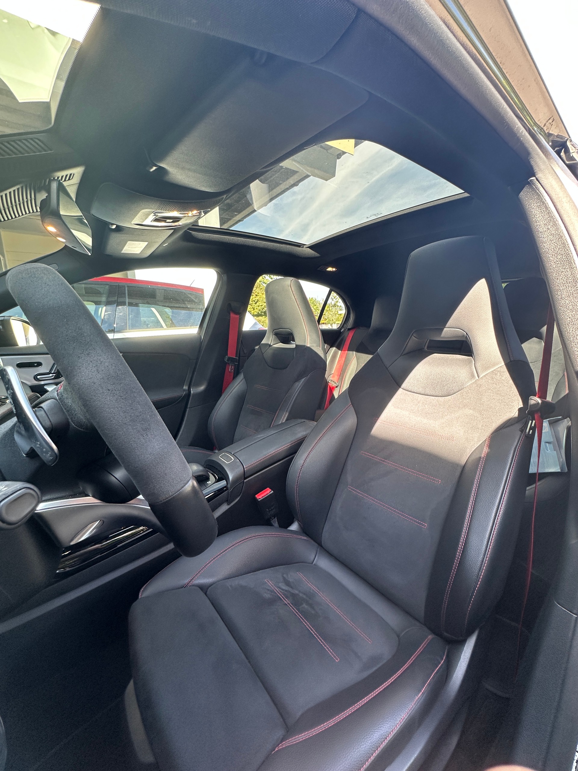 MERCEDES-BENZ A 35 AMG-image-2