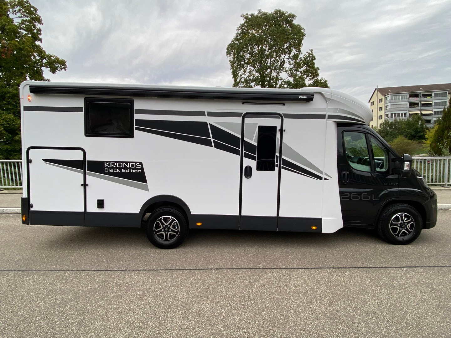 ROLLER TEAM Kronos 266TL "Black Edition" Citroen Jumper 2.2HDI 180PS Automat-image-1