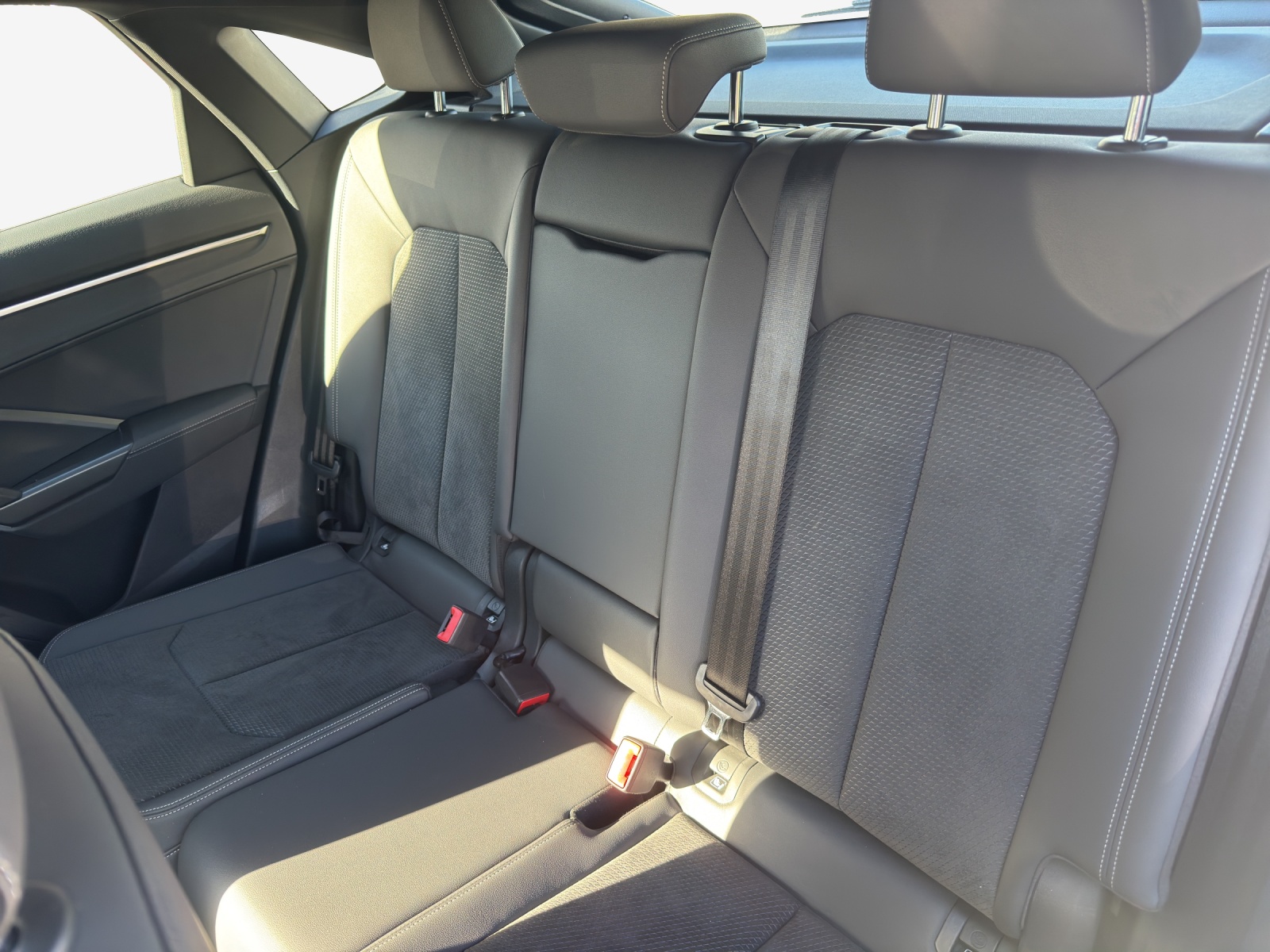 AUDI Q3 Sportback 40 TDI S line Attraction quattro S-tronic-image-11