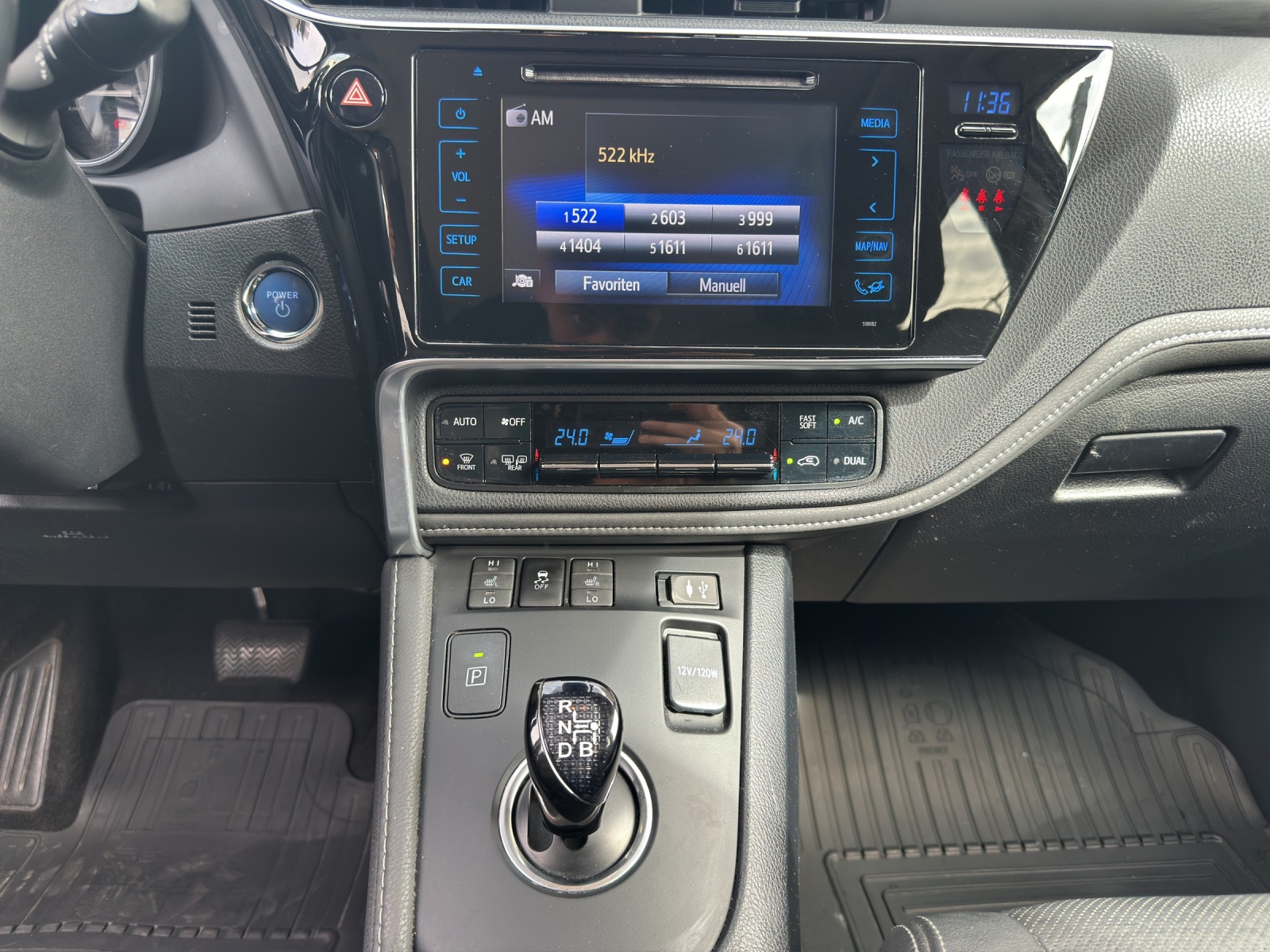TOYOTA Auris Touring Sports 1.8 HSD Luna e-CVT-image-8