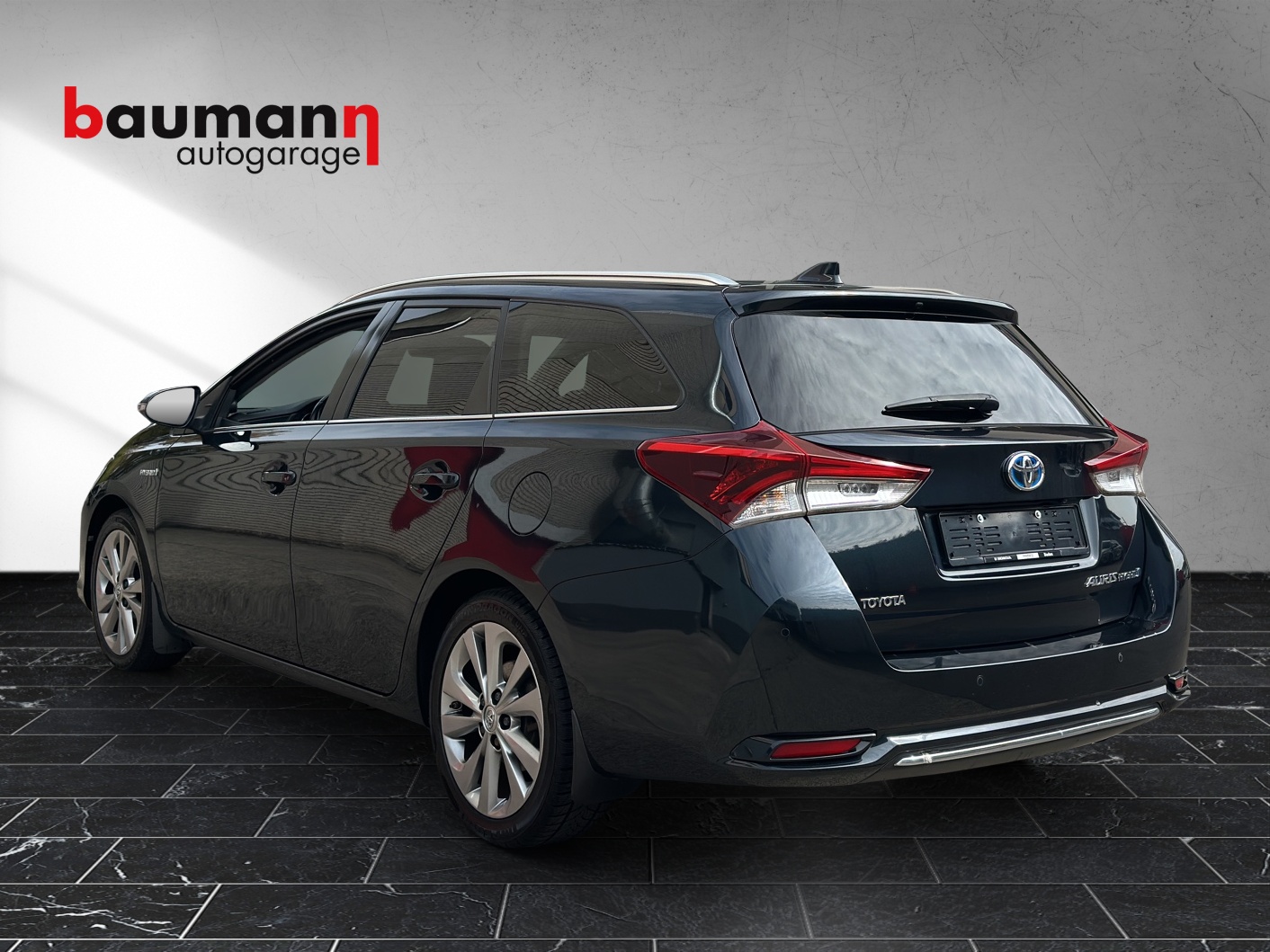 TOYOTA Auris Touring Sports 1.8 HSD Luna e-CVT-image-2
