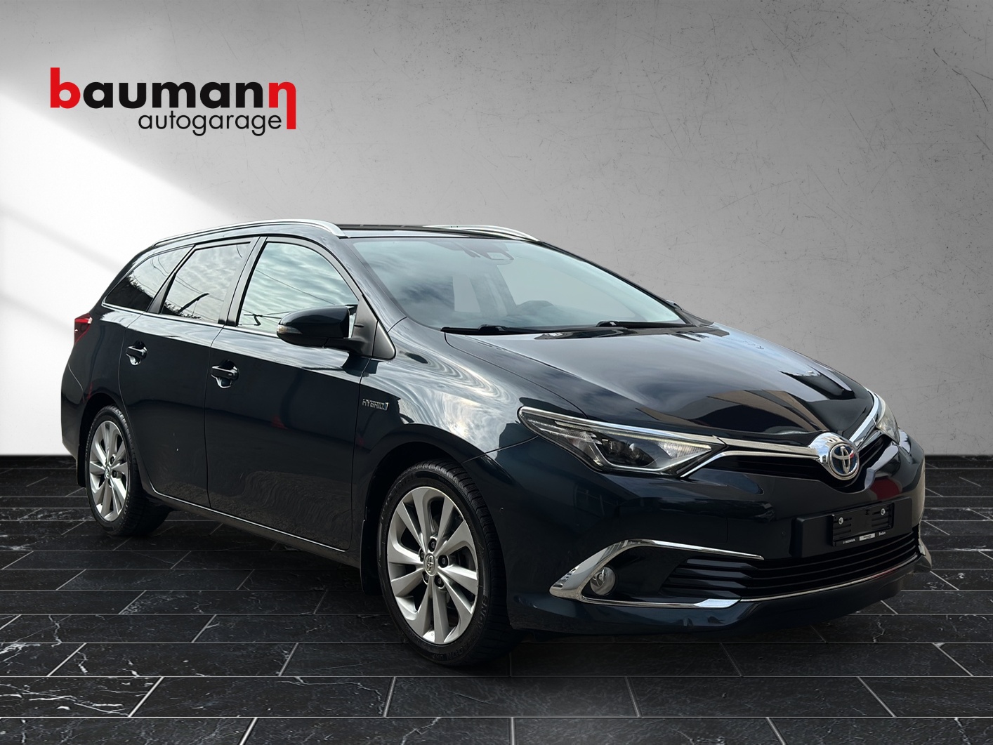 TOYOTA Auris Touring Sports 1.8 HSD Luna e-CVT-image-1