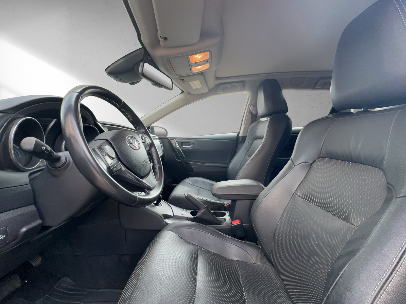 TOYOTA Auris Touring Sports 1.8 HSD Luna e-CVT-image-9