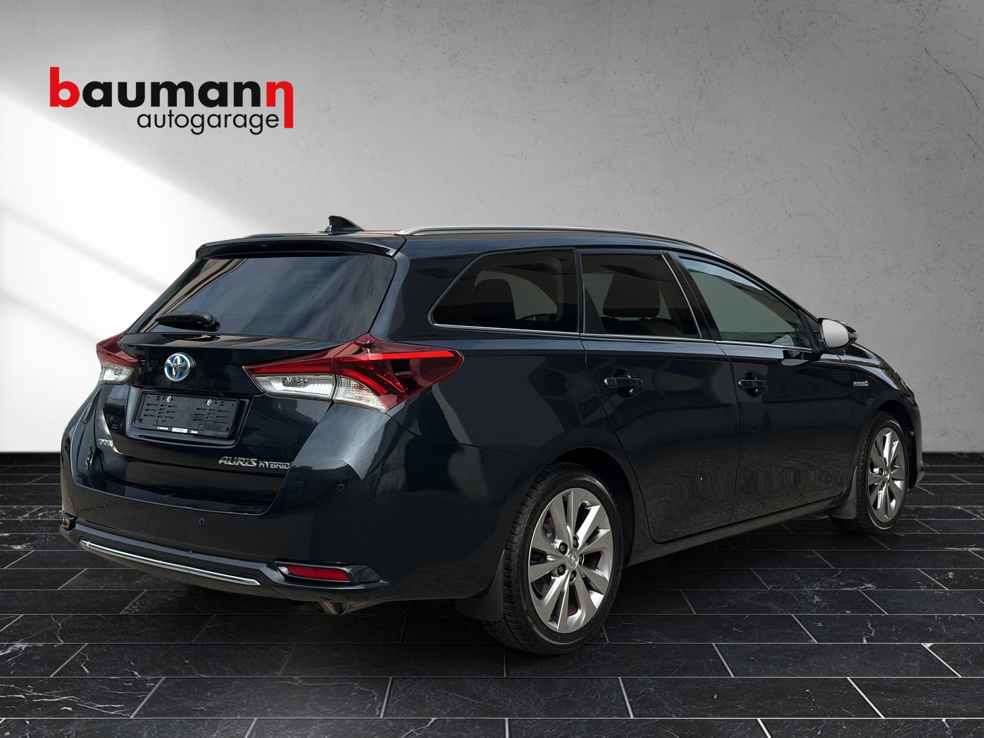 TOYOTA Auris Touring Sports 1.8 HSD Luna e-CVT-image-3