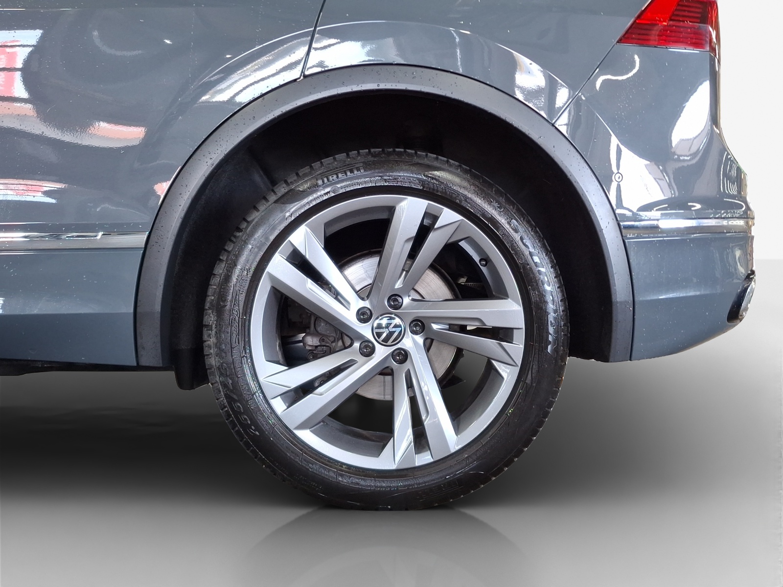 VW Tiguan 2.0TSI R-Line 4Motion DSG-image-13