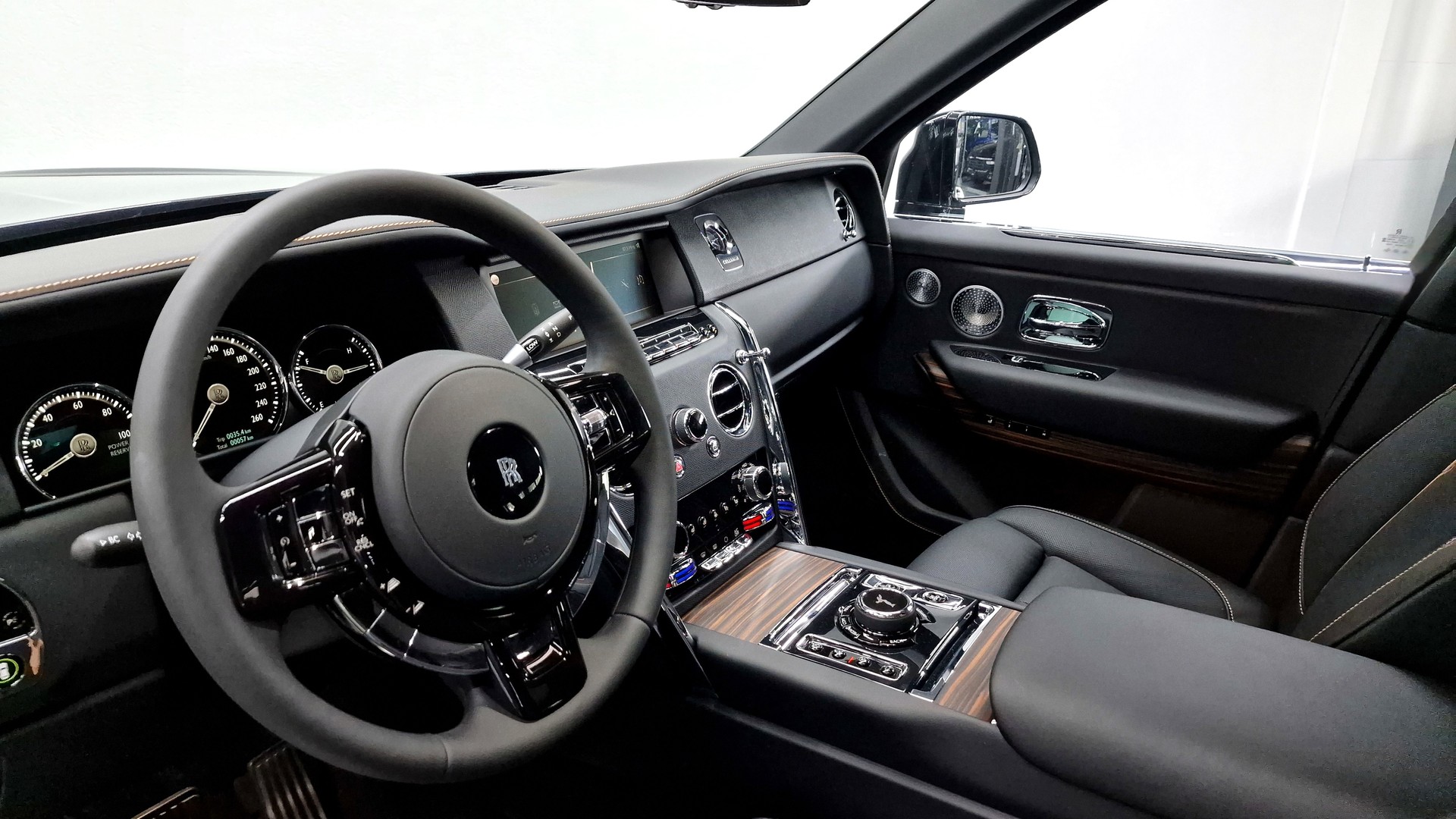 ROLLS-ROYCE Cullinan 6.7 V12-image-10