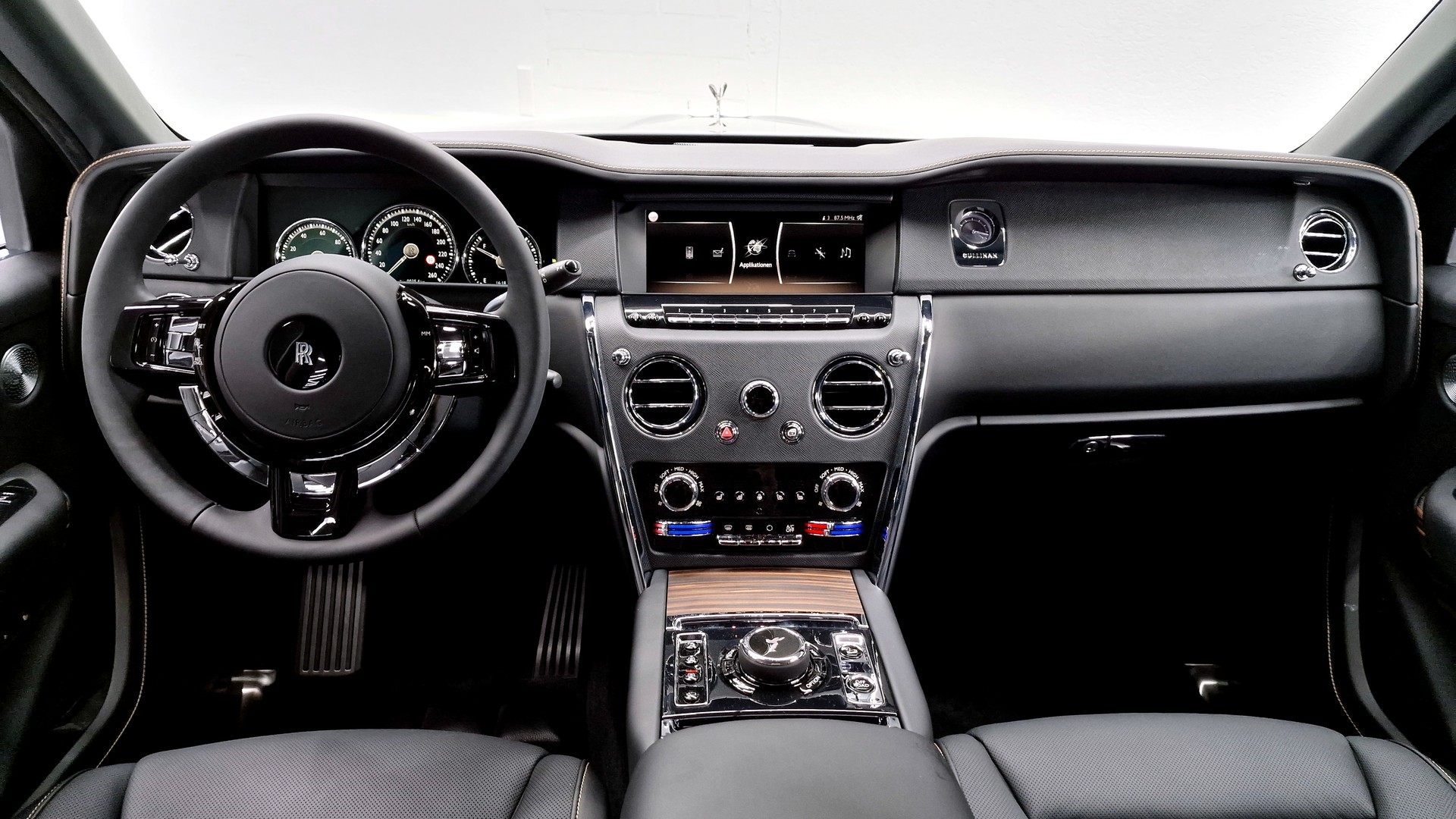 ROLLS-ROYCE Cullinan 6.7 V12-image-12