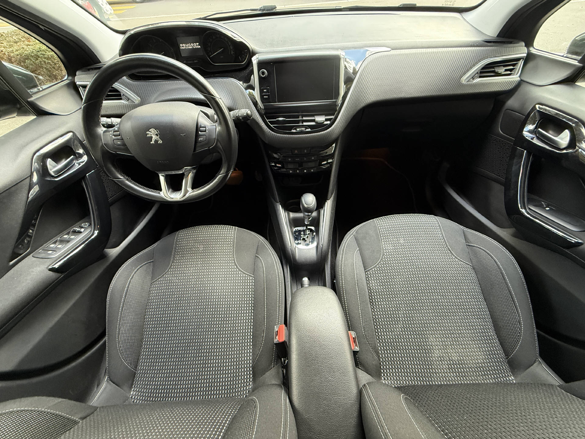PEUGEOT 208 1.2 PureTech Allure S/S-image-8