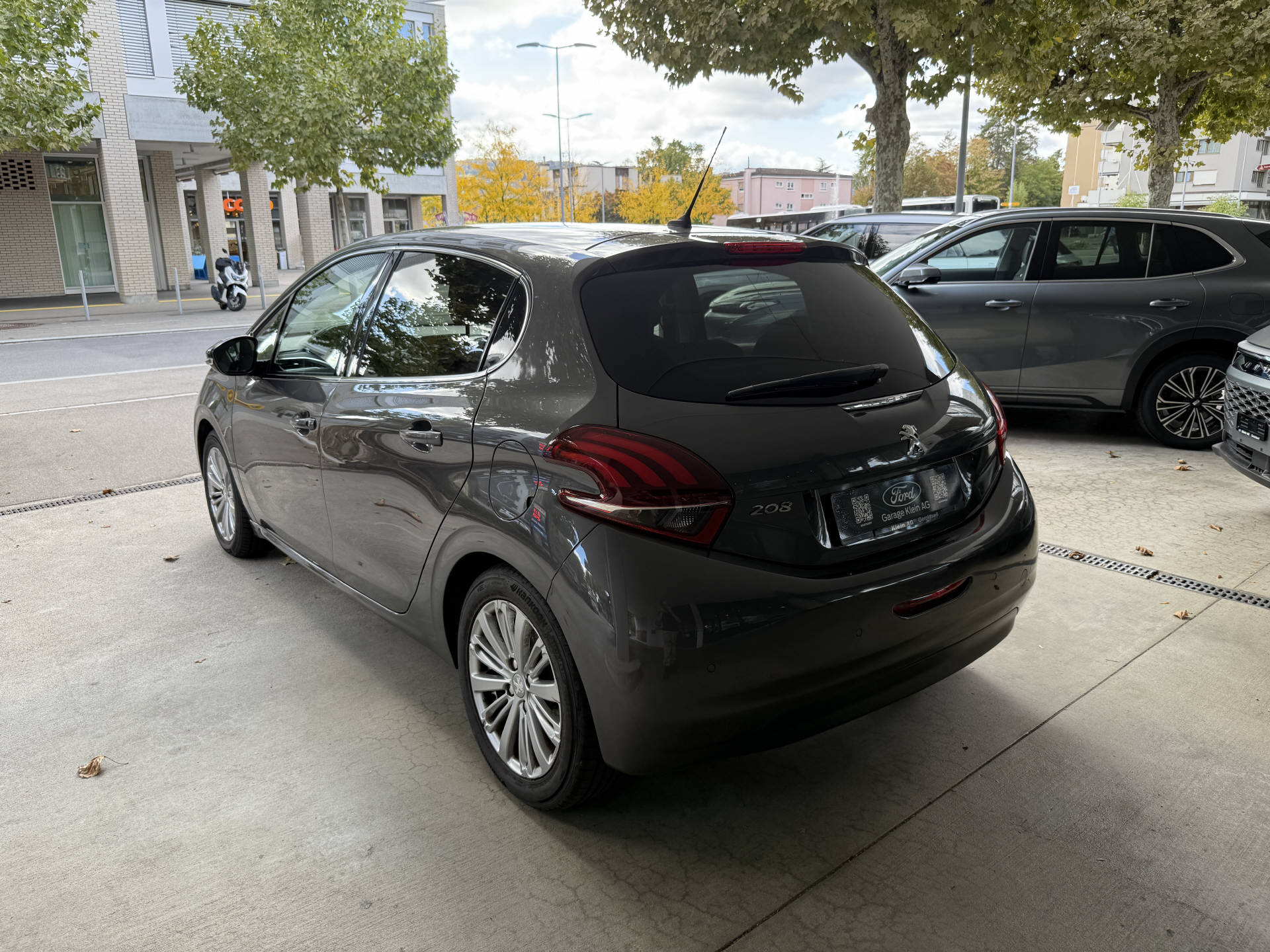 PEUGEOT 208 1.2 PureTech Allure S/S-image-2