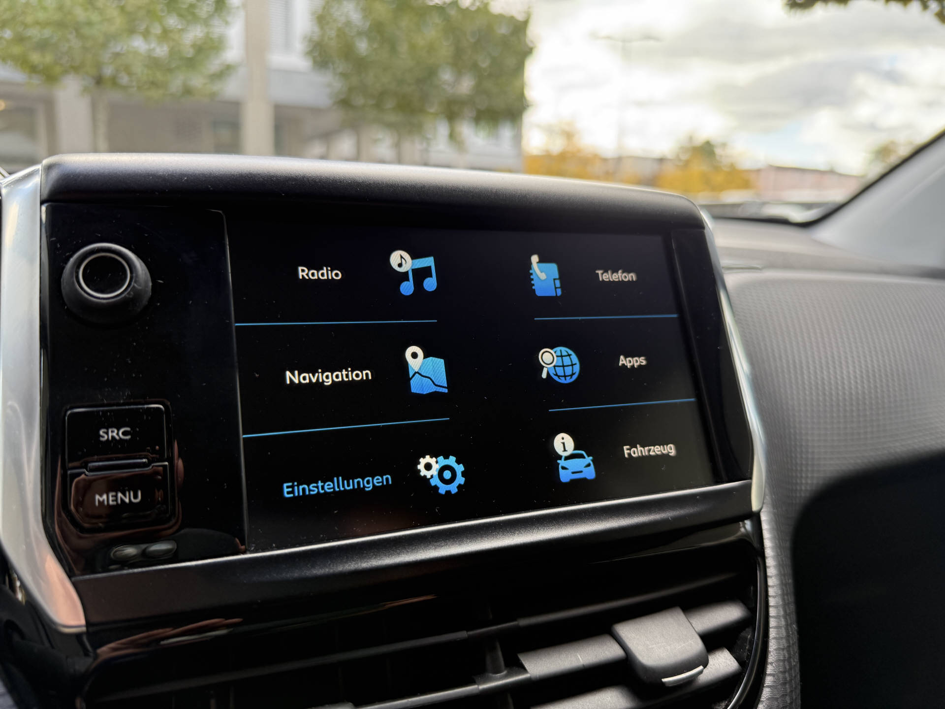 PEUGEOT 208 1.2 PureTech Allure S/S-image-13