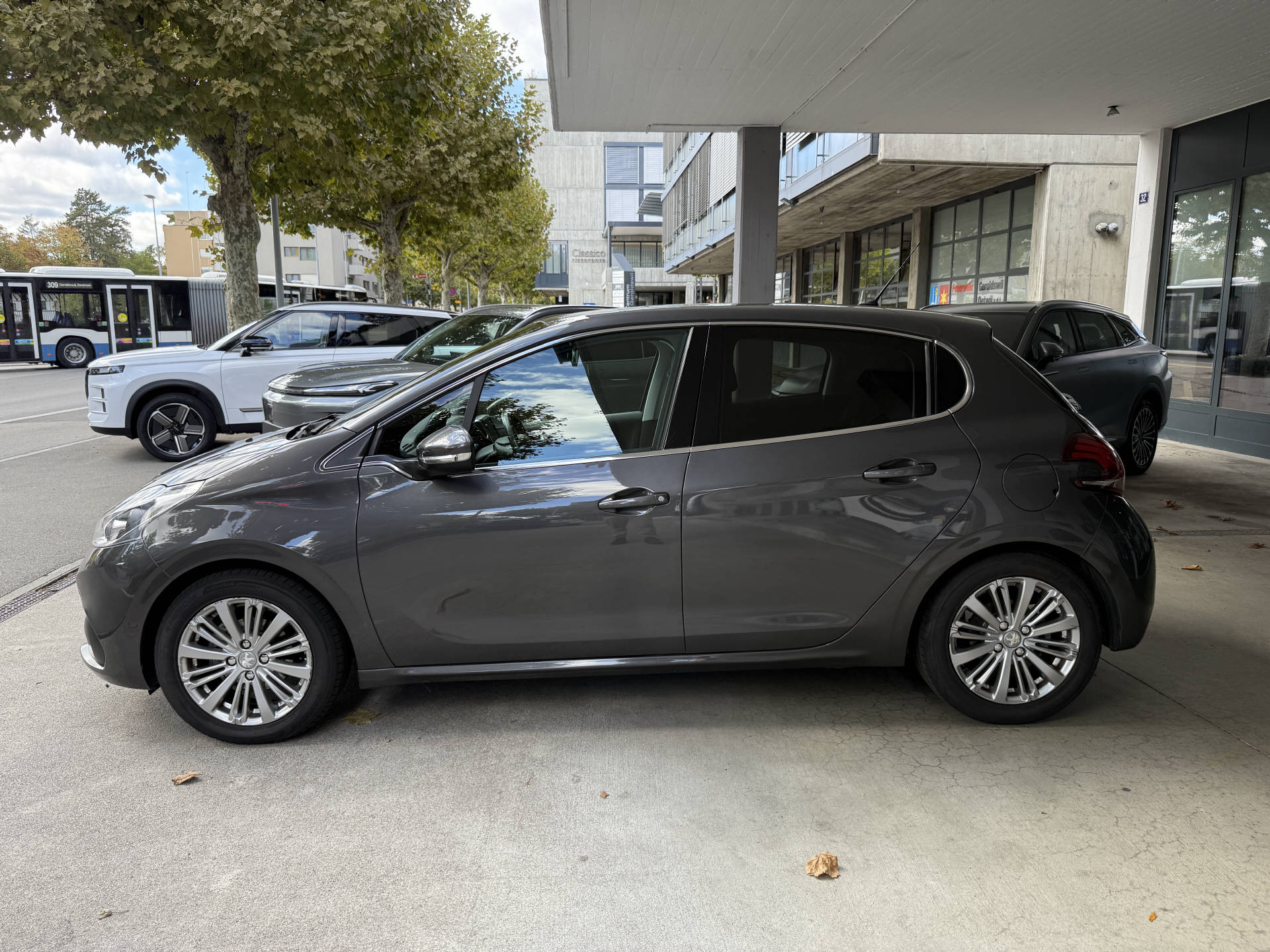 PEUGEOT 208 1.2 PureTech Allure S/S-image-1