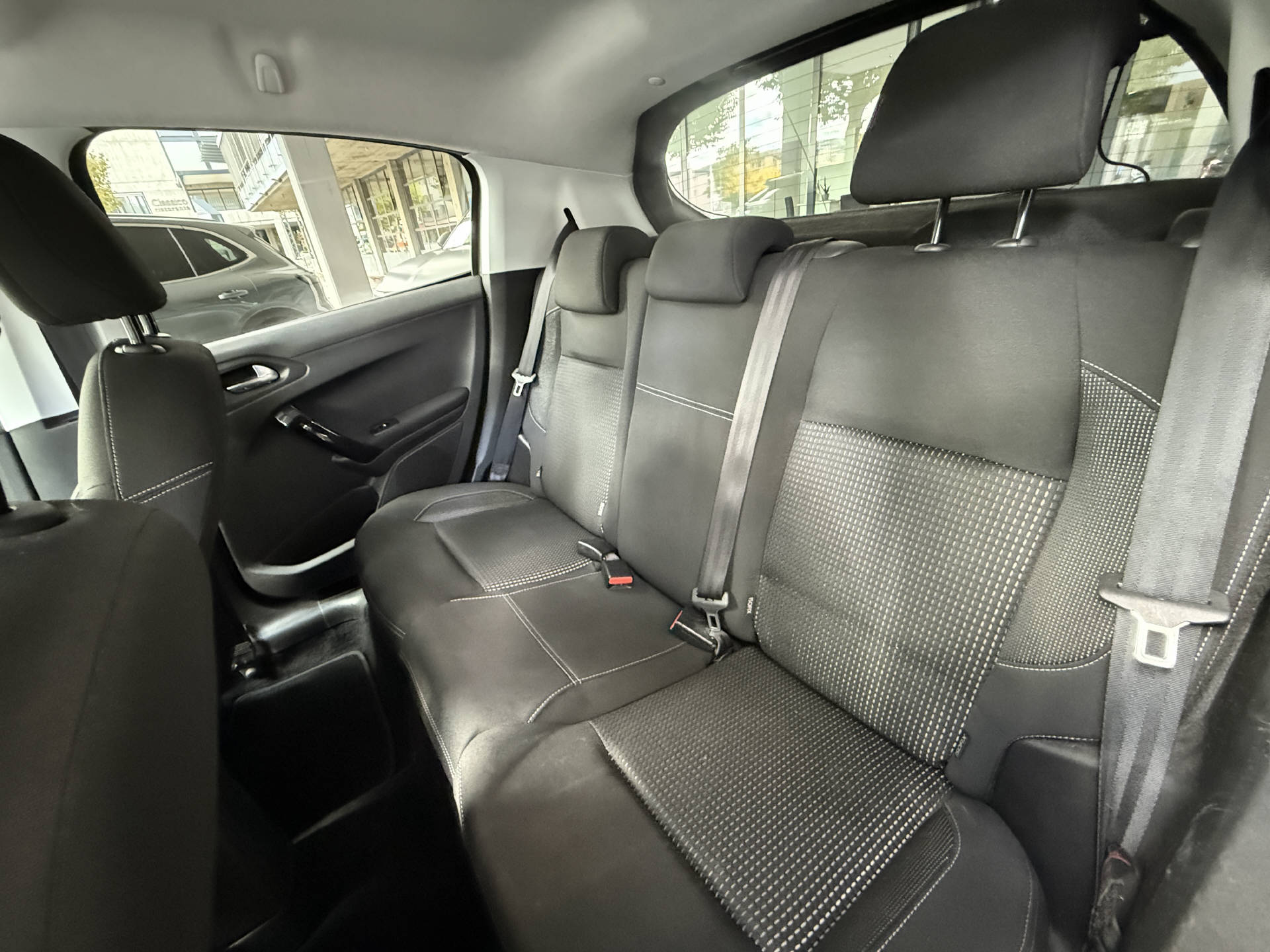 PEUGEOT 208 1.2 PureTech Allure S/S-image-7